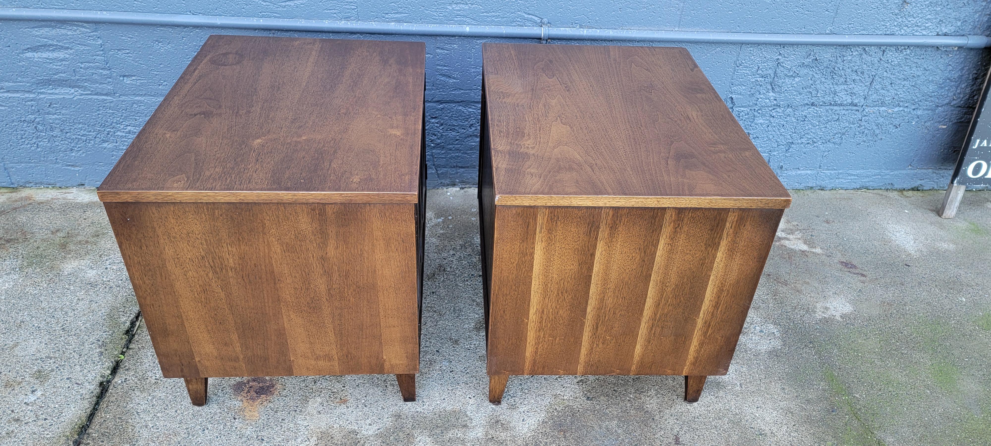 Broyhill Brasilia Nightstands a Pair In Good Condition In Fulton, CA