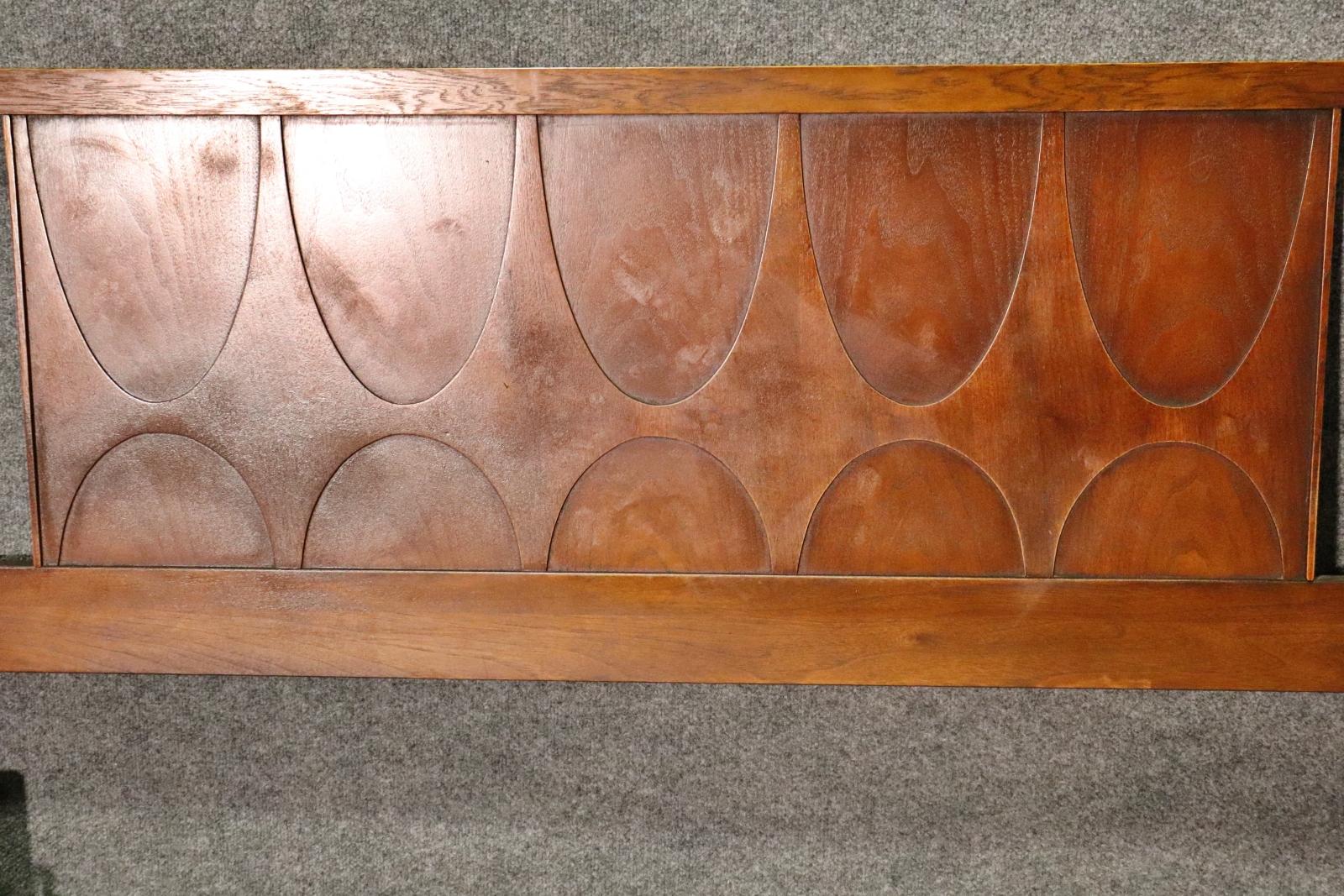 Mid-century modern walnut headboard designed by Broyhill for their 'Brasilia' series. Featuring their iconic 1960s arch design.
Please confirm location NY or NJ