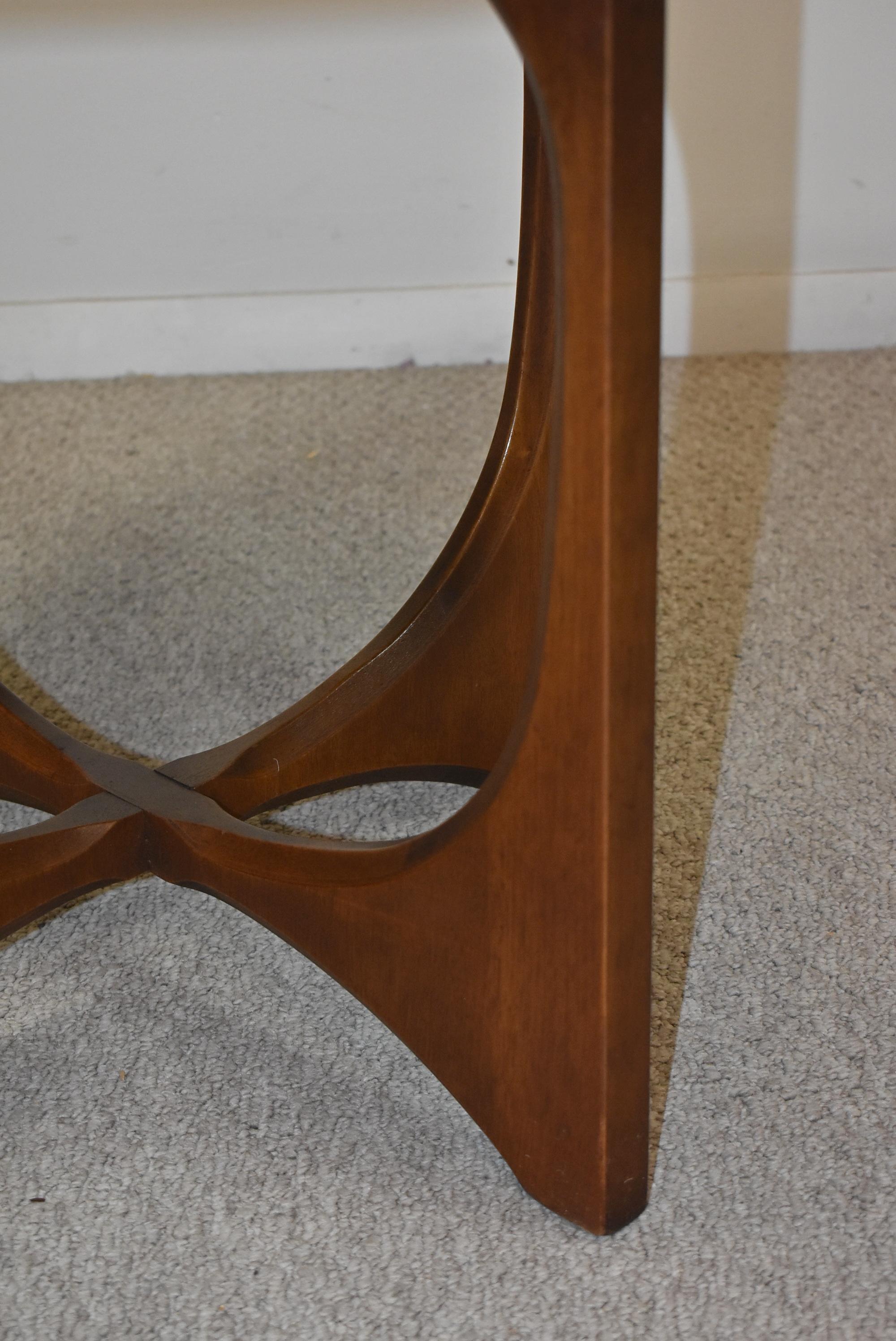 Broyhill Brasilia Round Side Table In Good Condition For Sale In Toledo, OH