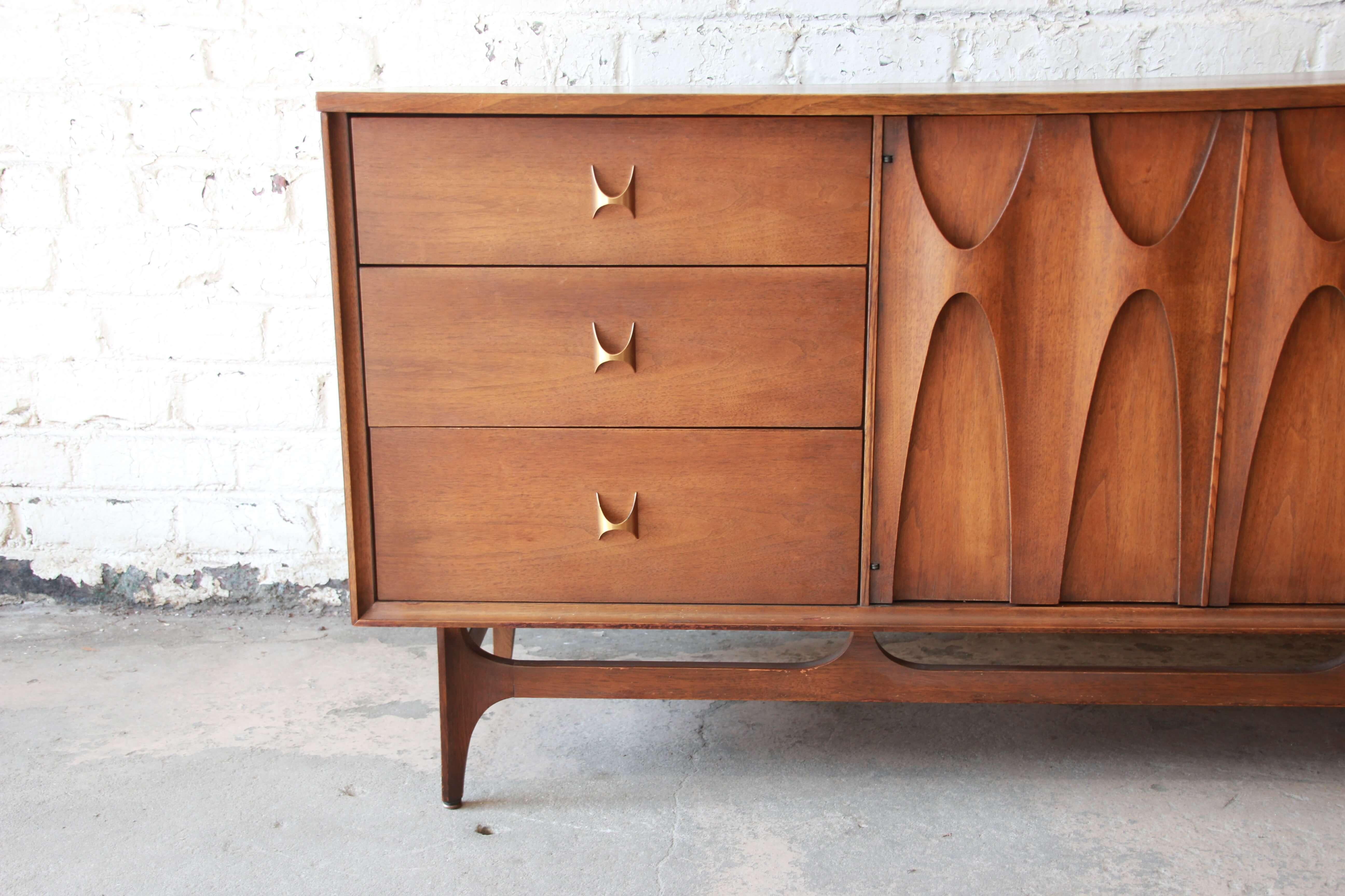 Broyhill Brasilia Sculpted Walnut Nine-Drawer Dresser or Credenza In Good Condition In South Bend, IN