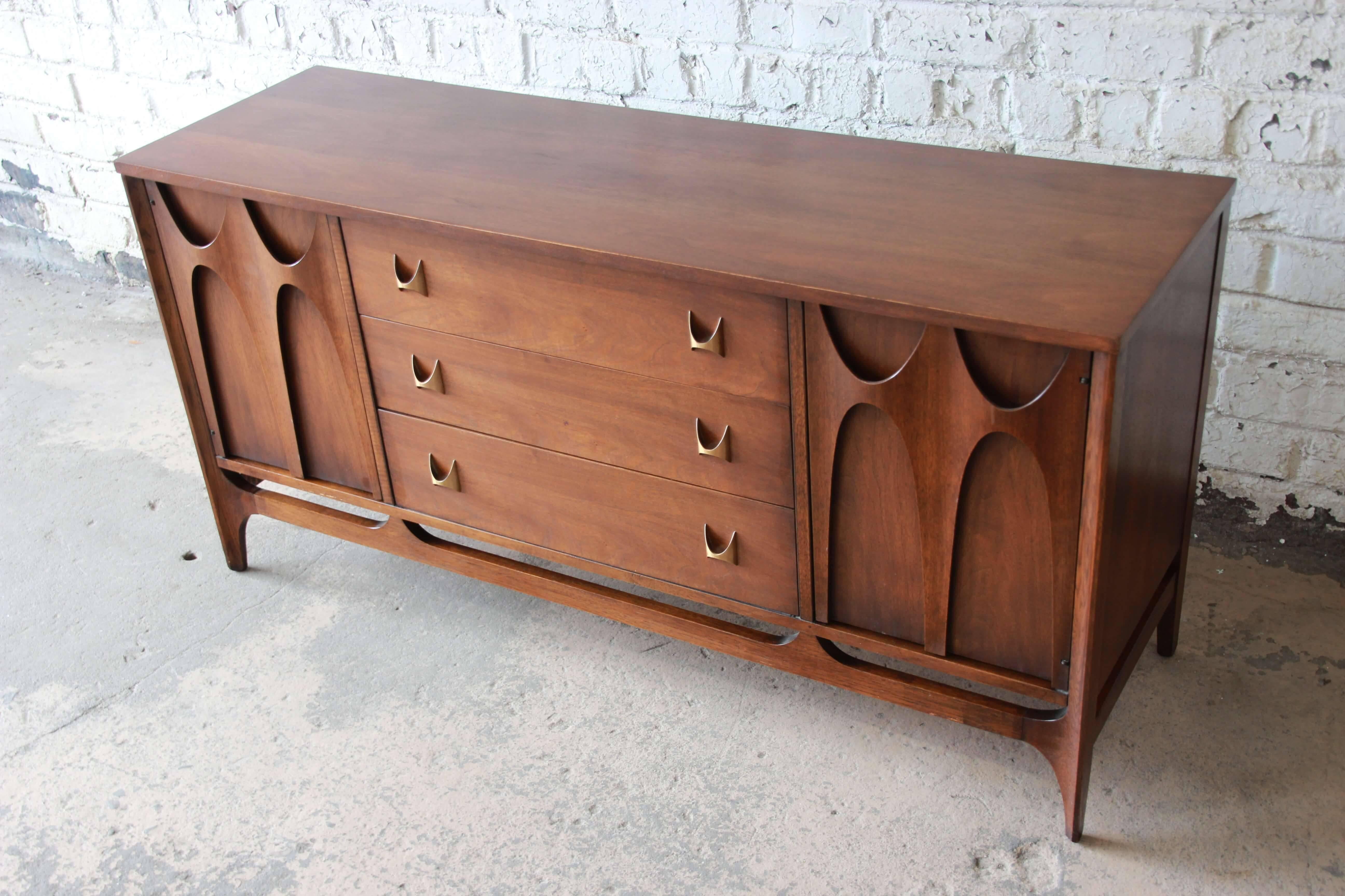 broyhill brasilia credenza