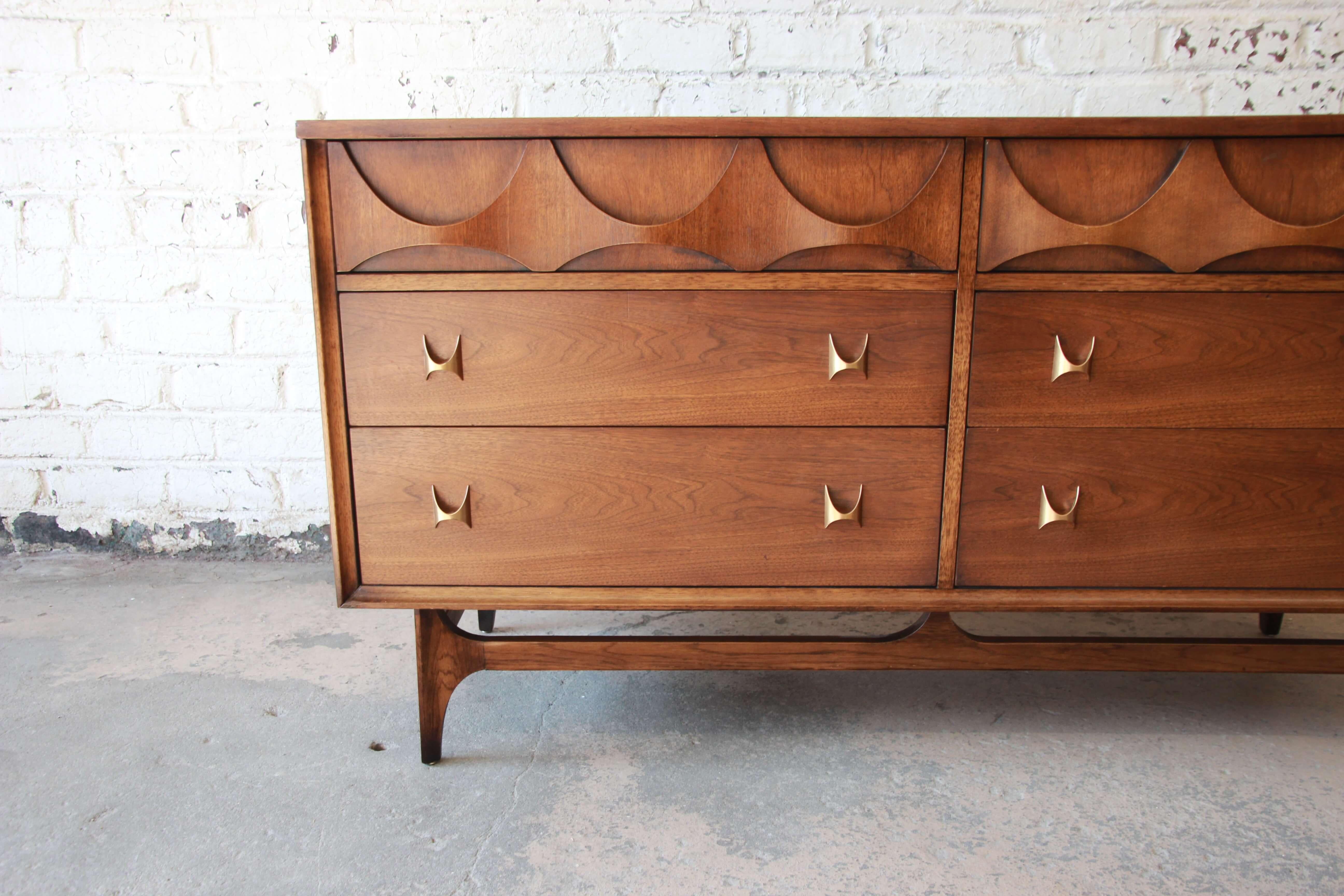 Broyhill Brasilia Sculpted Walnut Six-Drawer Dresser In Good Condition In South Bend, IN
