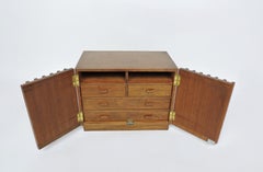 Broyhill Brasilia Style Fluted Walnut Mid Century Modern Jewelry Box (boîte à bijoux en noyer cannelé)