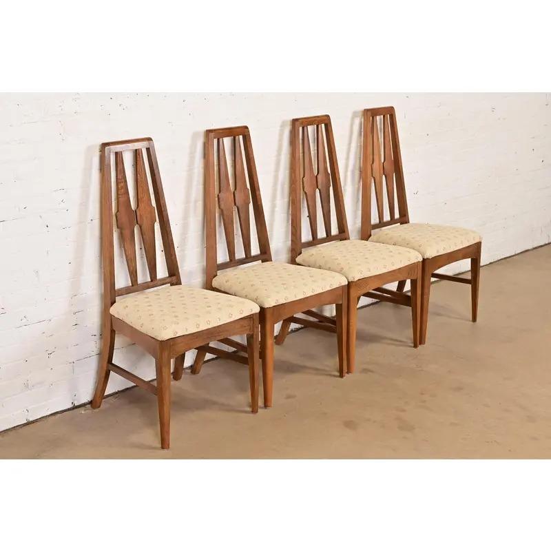 Broyhill Brasilia - Sedie da pranzo con schienale alto in stile Mid-Century Modern, Set di quattro sedie In condizioni buone in vendita a South Bend, IN