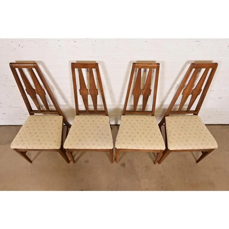 Metà XX secolo Broyhill Brasilia - Sedie da pranzo con schienale alto in stile Mid-Century Modern, Set di quattro sedie in vendita