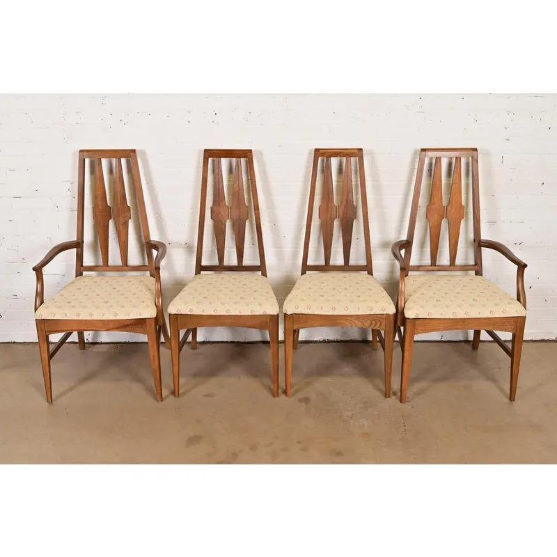 Mid-Century moderno Broyhill Brasilia Stile Mid-Century Modern Sculpted Walnut High Back Dining Chai in vendita