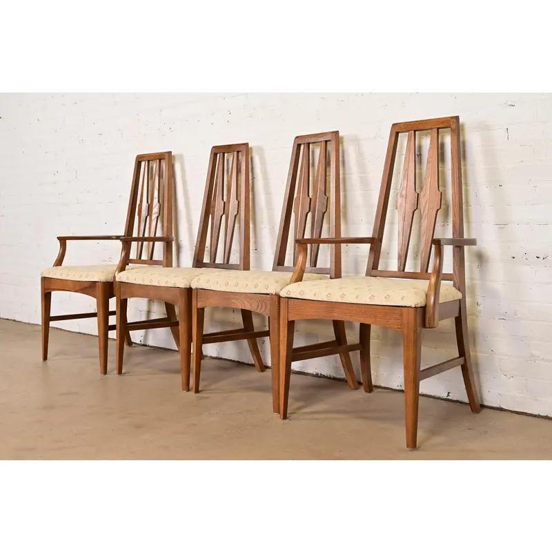 Americano Broyhill Brasilia Stile Mid-Century Modern Sculpted Walnut High Back Dining Chai in vendita