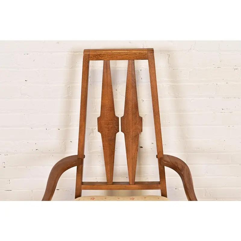 Broyhill Brasilia Stile Mid-Century Modern Sculpted Walnut High Back Dining Chai in vendita 1