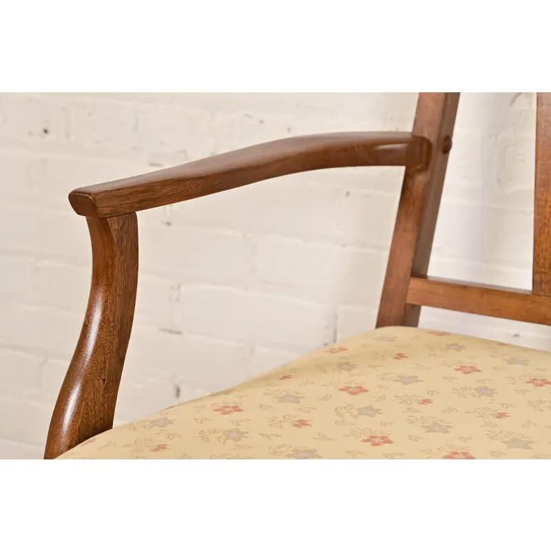 Broyhill Brasilia Stile Mid-Century Modern Sculpted Walnut High Back Dining Chai in vendita 2