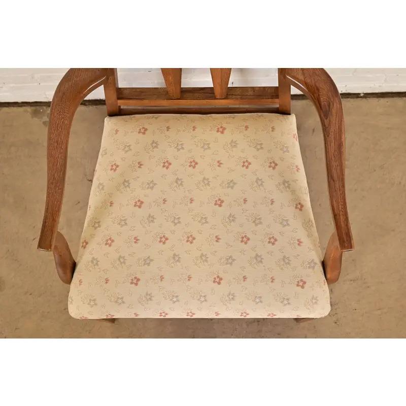 Tappezzeria Broyhill Brasilia - Poltrone con schienale alto in noce in stile metà secolo moderno, coppia in vendita