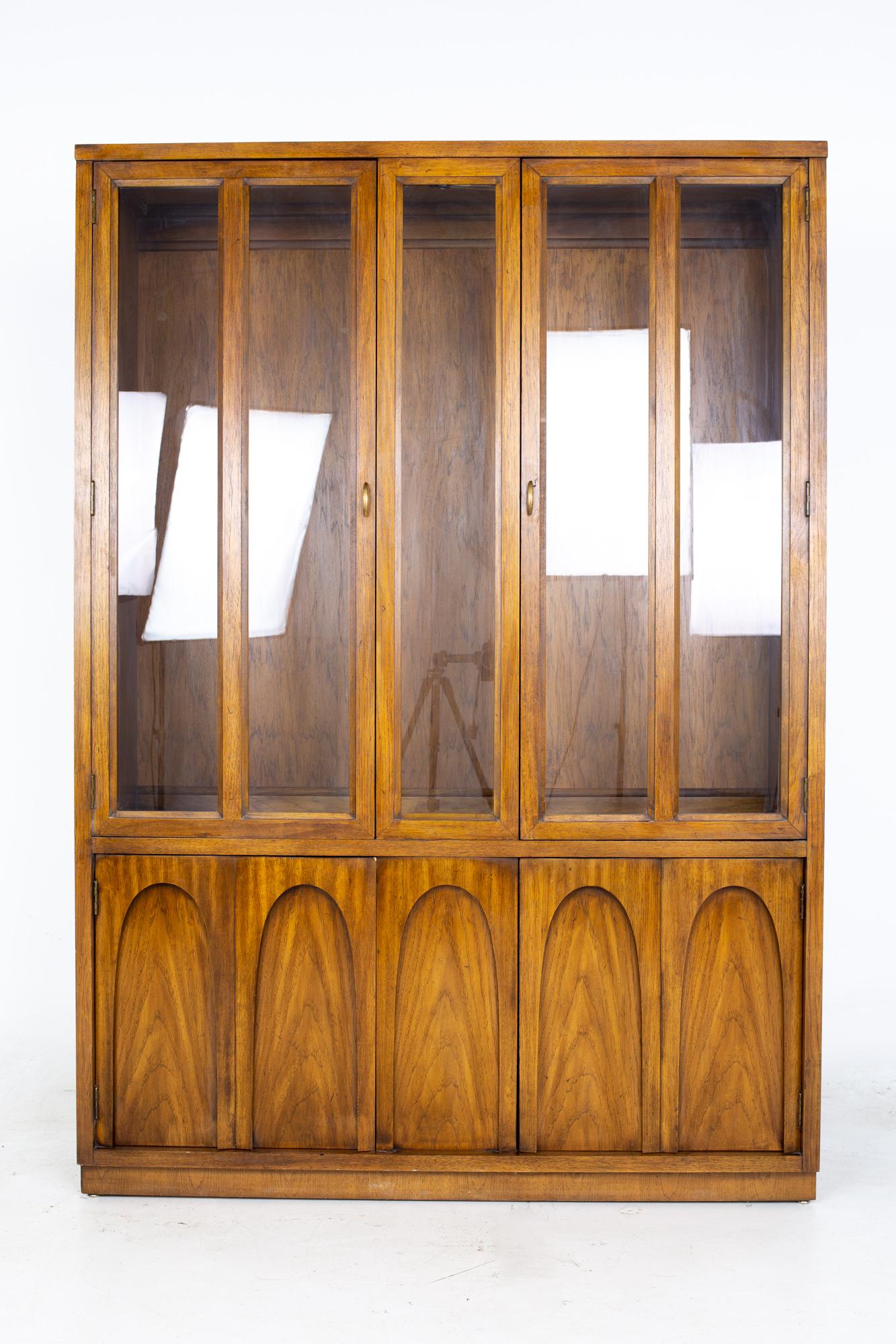 Mid-Century Modern Broyhill Brasilia Style Mid Century Oak China Cabinet
