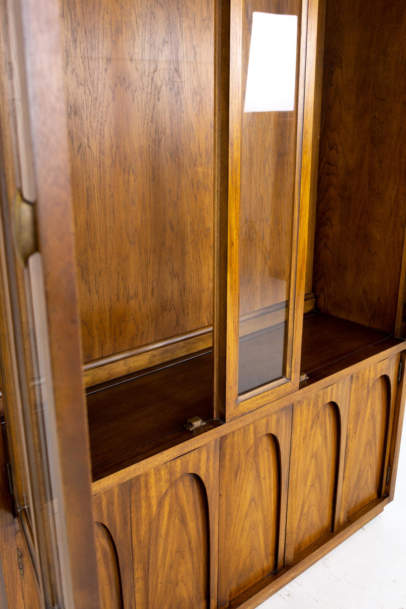 Broyhill Brasilia Style Mid Century Oak China Cabinet 2