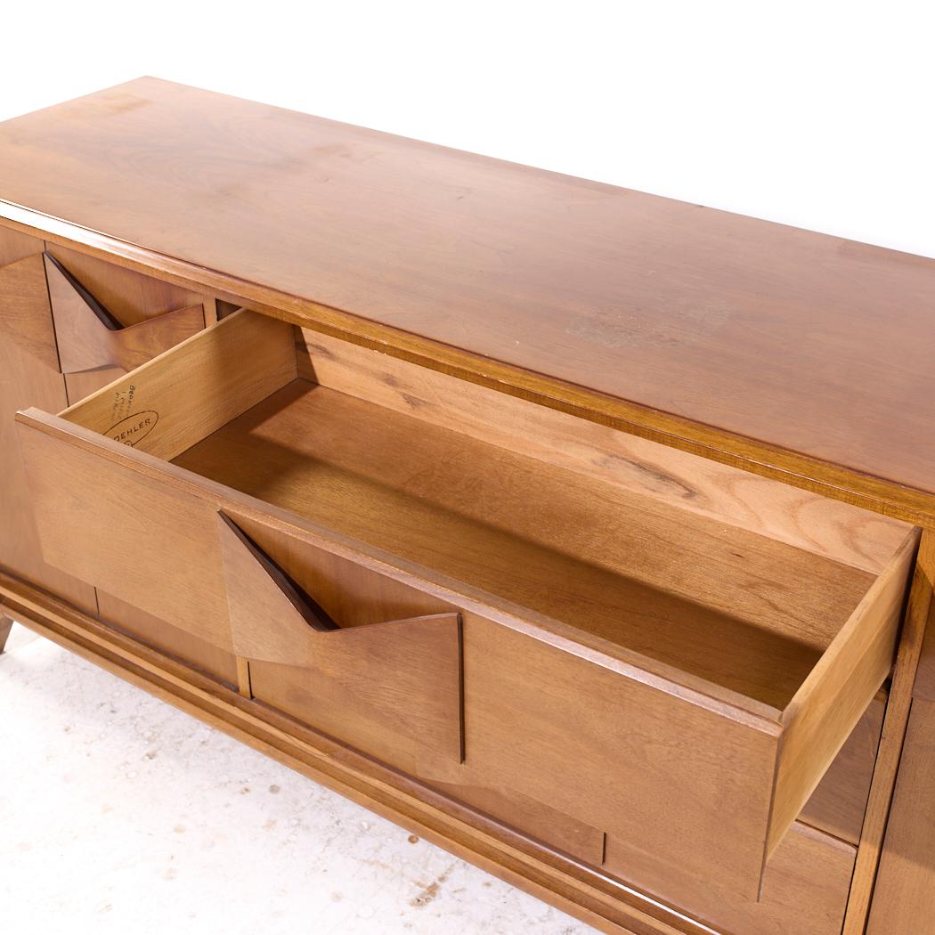 Broyhill Brasilia Style Mid Century Walnut Lowboy Dresser (comò basso in noce) in vendita 1