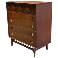 Commode haute à cinq tiroirs en noyer Broyhill Brasilia