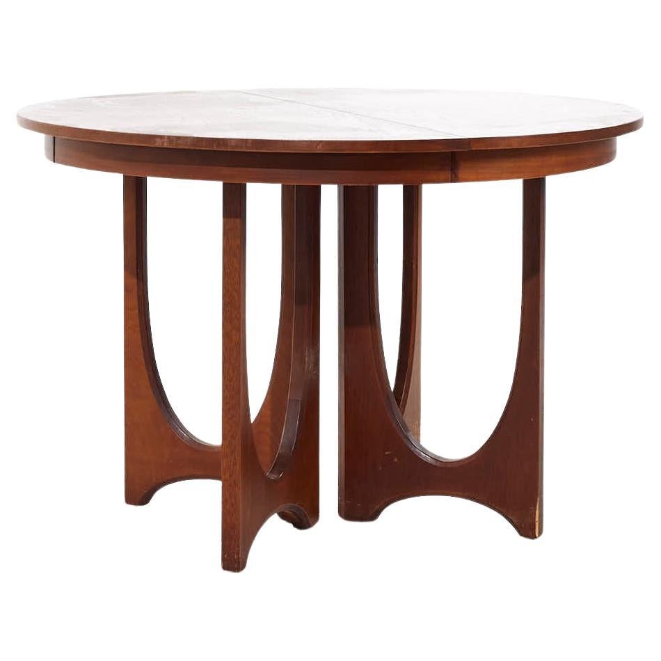 Broyhill Brasilia Walnut Pedestal Expanding Dining Table with 1 Leaf