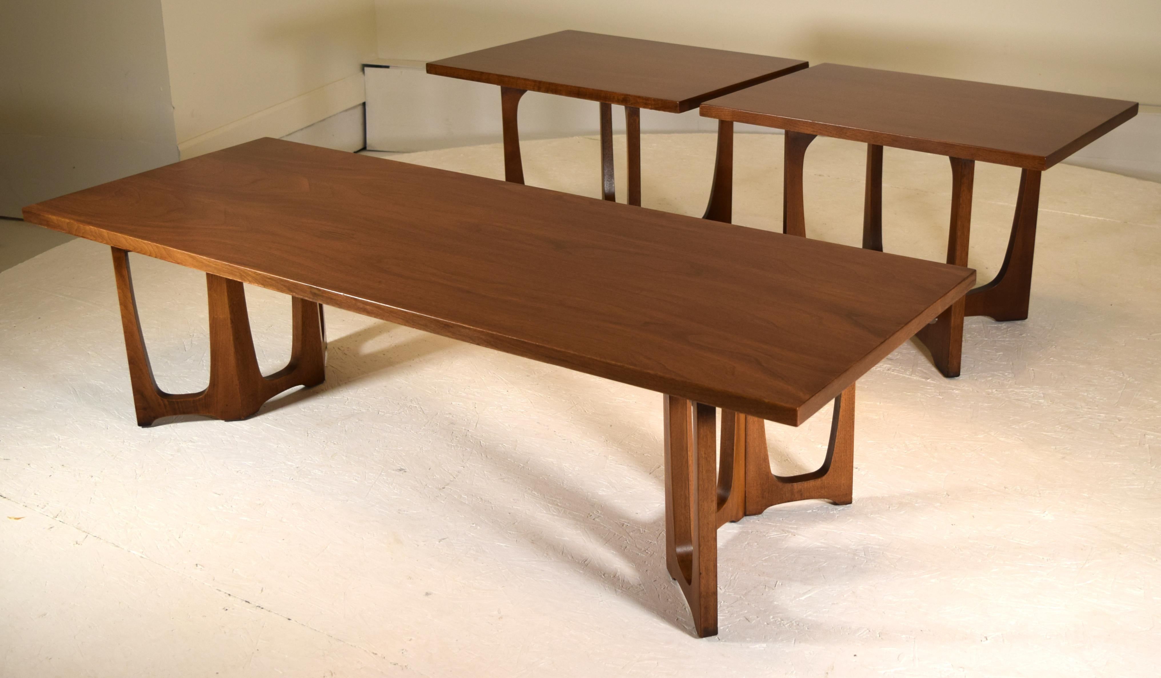 Broyhill Cocktail Table Model 6200-05 1