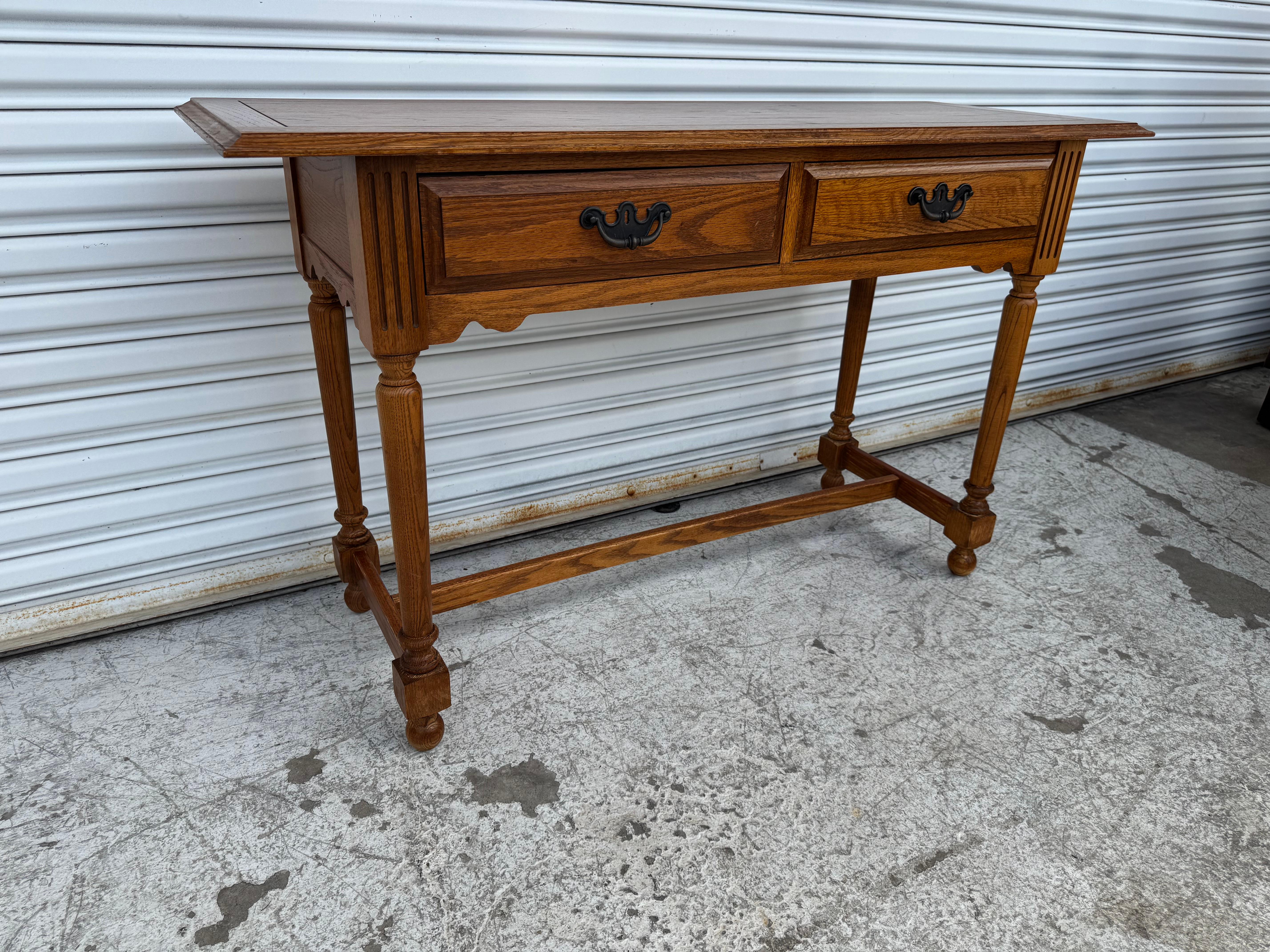 Broyhill Console Table In Excellent Condition For Sale In Pasadena, TX
