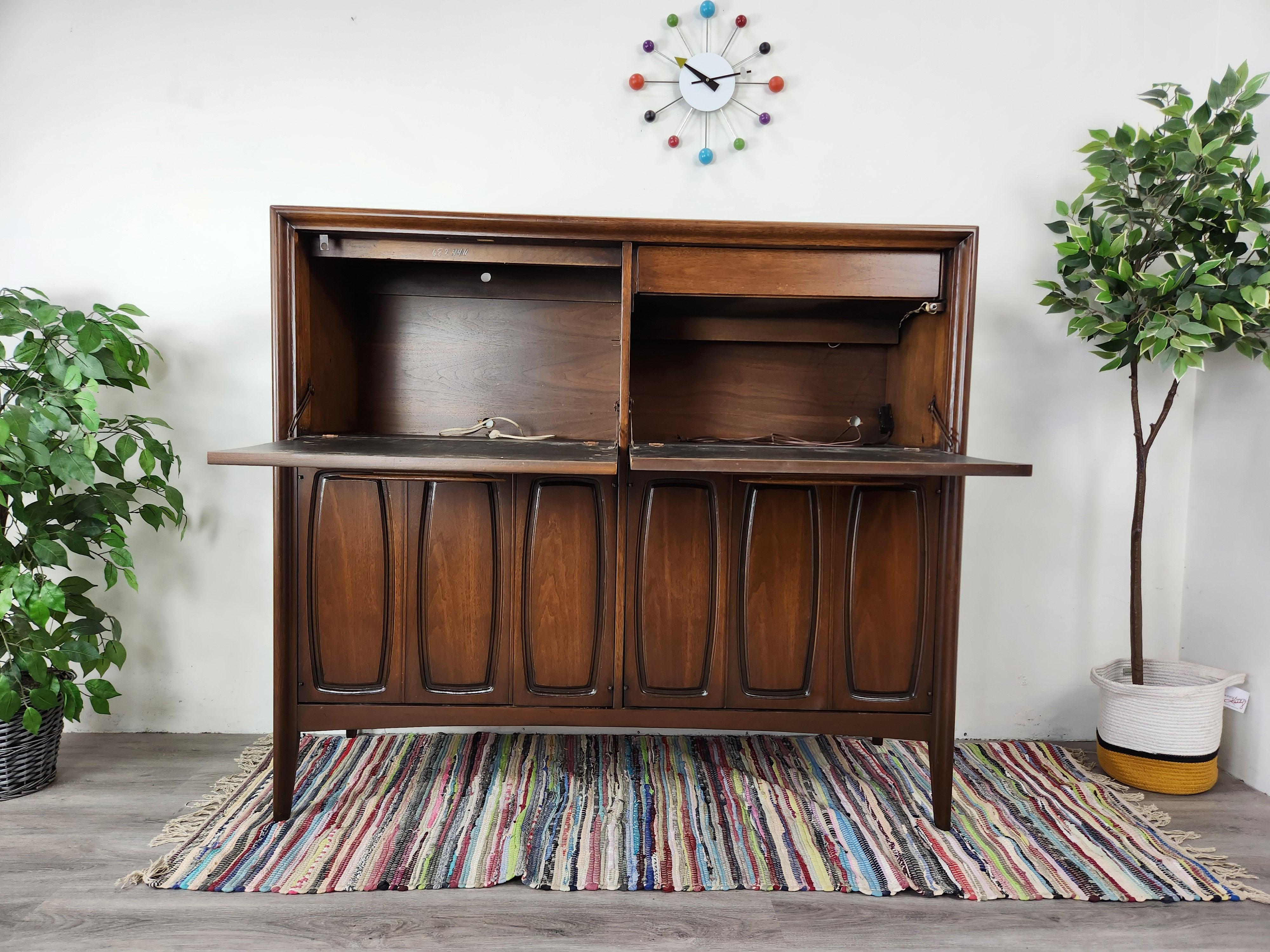 American Broyhill Emphasis Double Bar Cabinet Butlers Pantry Mid-Century Modern 