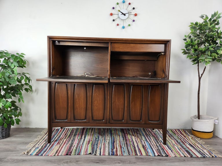 Broyhill Bar Providers Cabinet + Emphasis Double Butlers Pantry Outlet Mid