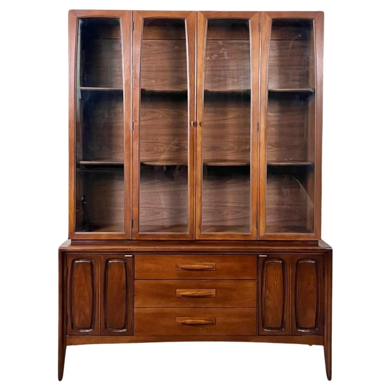 Broyhill Emphasis Mid Century Modern China Cabinet Display Case c. 1960s
