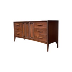 Broyhill Emphasis Mid Century Modern Vintage 9 Drawer Lowboy Dresser c. 1960s