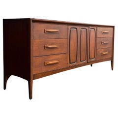 Broyhill Emphasis Mid Century Modern Vintage 9 Drawer Lowboy Dresser c. 1960s.