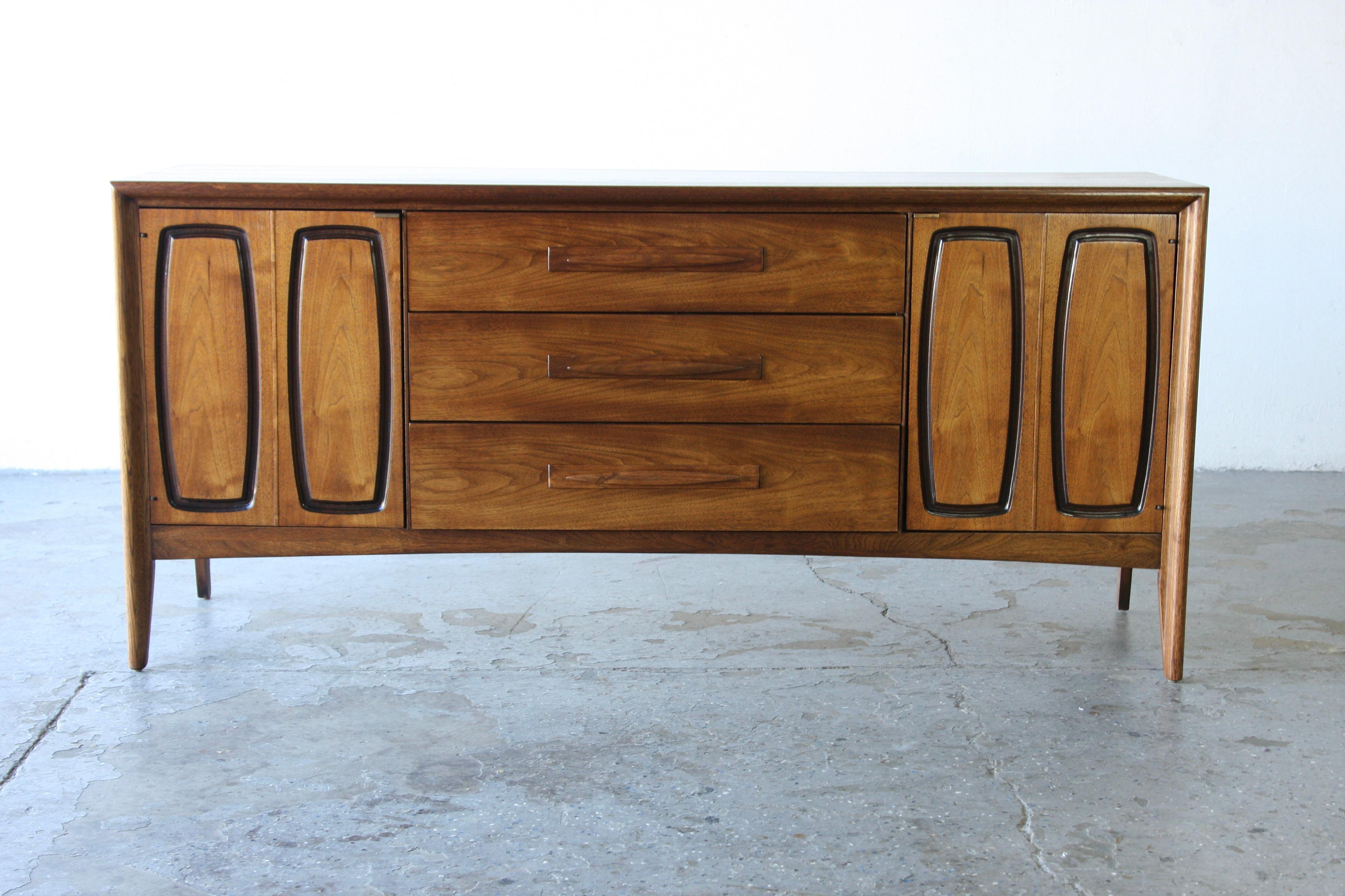Broyhill Emphasis Credenza
A mid-century modern classic - the Broyhill Emphasis walnut 66