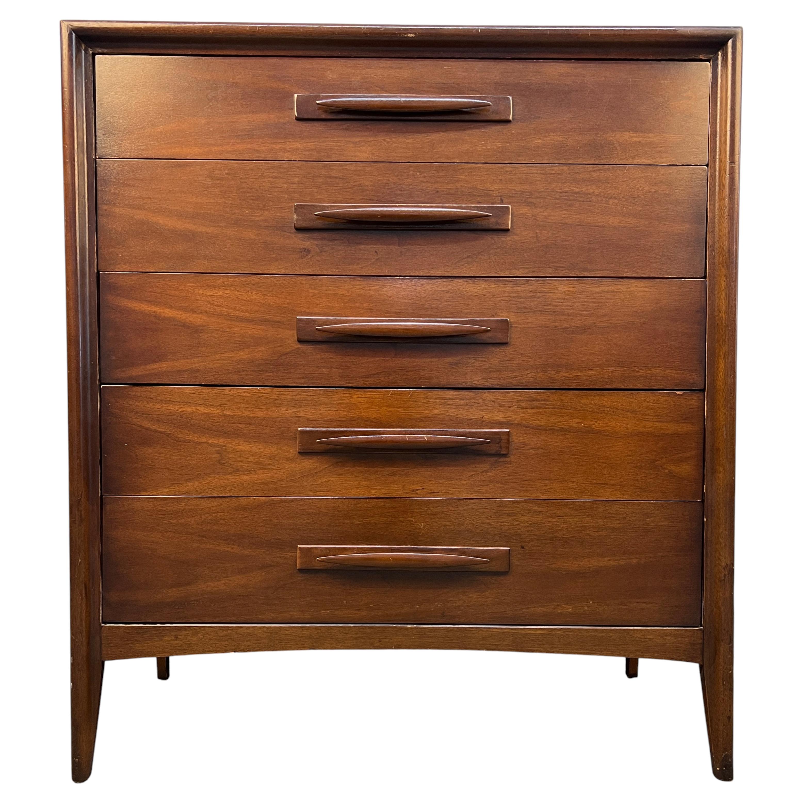 Comò alto Broyhill "Emphasis" in noce, stile Mid-Century in vendita