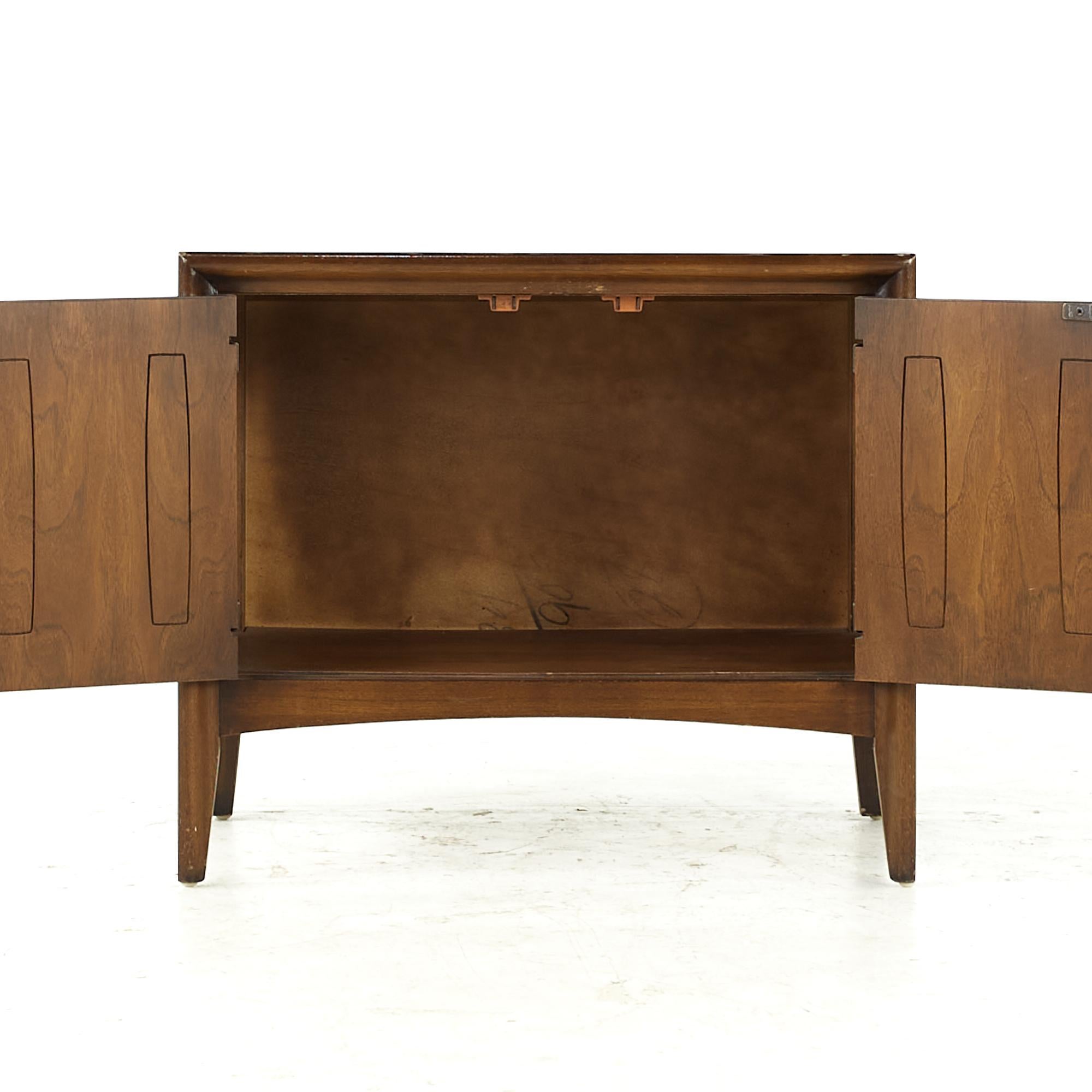 Late 20th Century Broyhill Emphasis Midcentury Walnut Nightstand For Sale