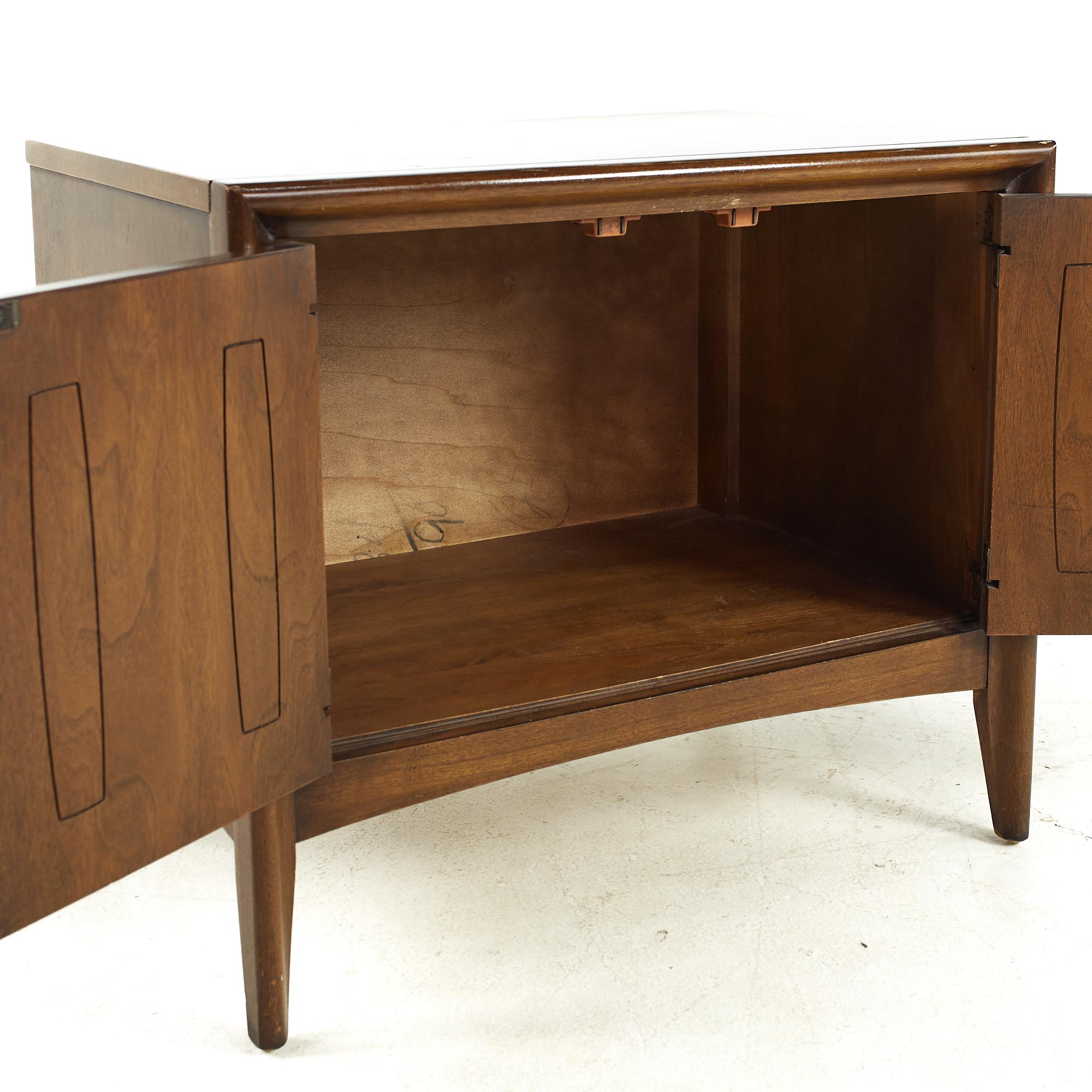 Late 20th Century Broyhill Emphasis Midcentury Walnut Nightstand For Sale
