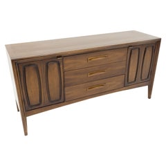 Broyhill Emphasis Mid Century Walnut Sideboard Buffet Credenza