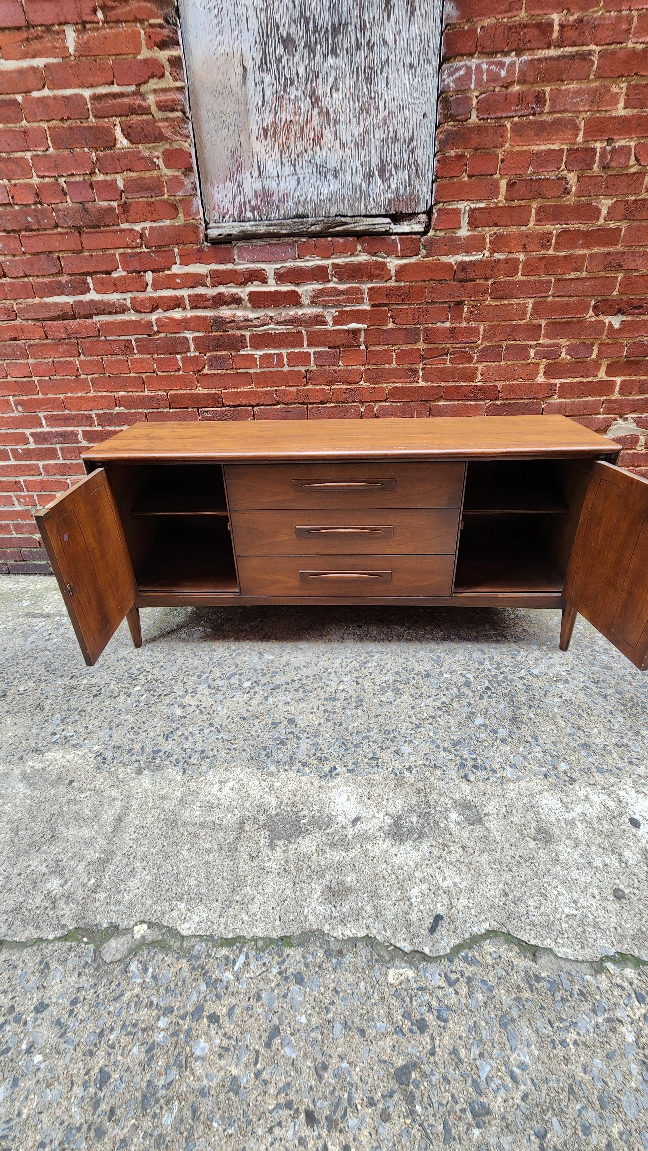 Broyhill Emphasis Walnut Credenza Mid-Century Modern For Sale 3