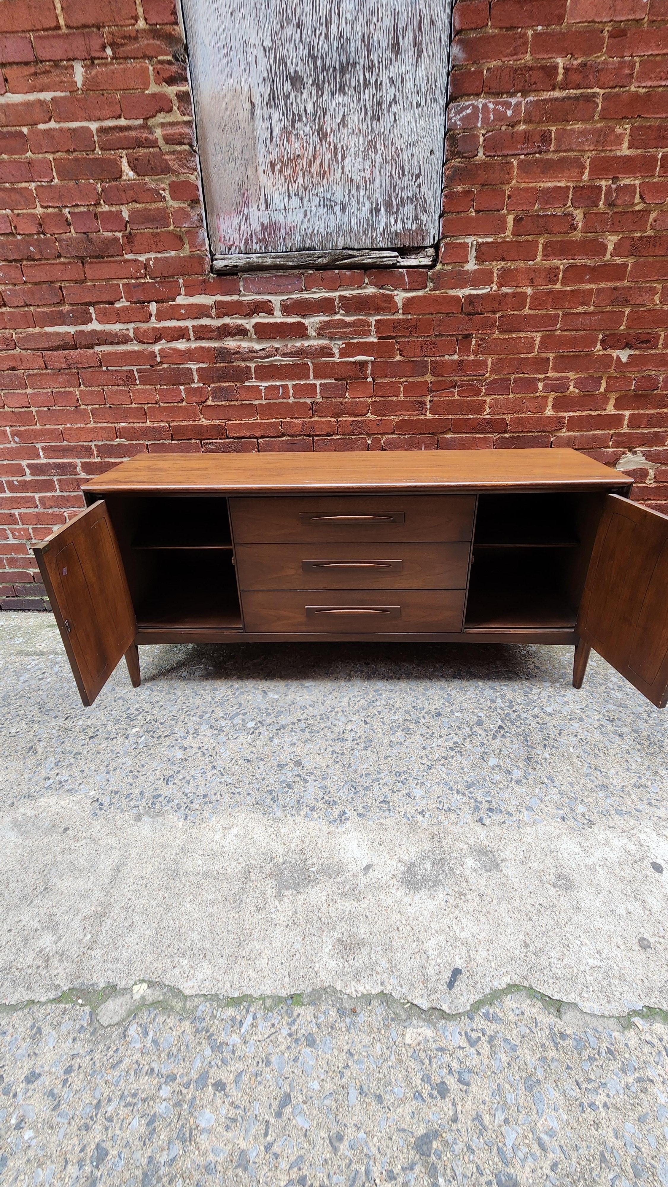 Broyhill Emphasis Walnut Credenza Mid-Century Modern For Sale 4