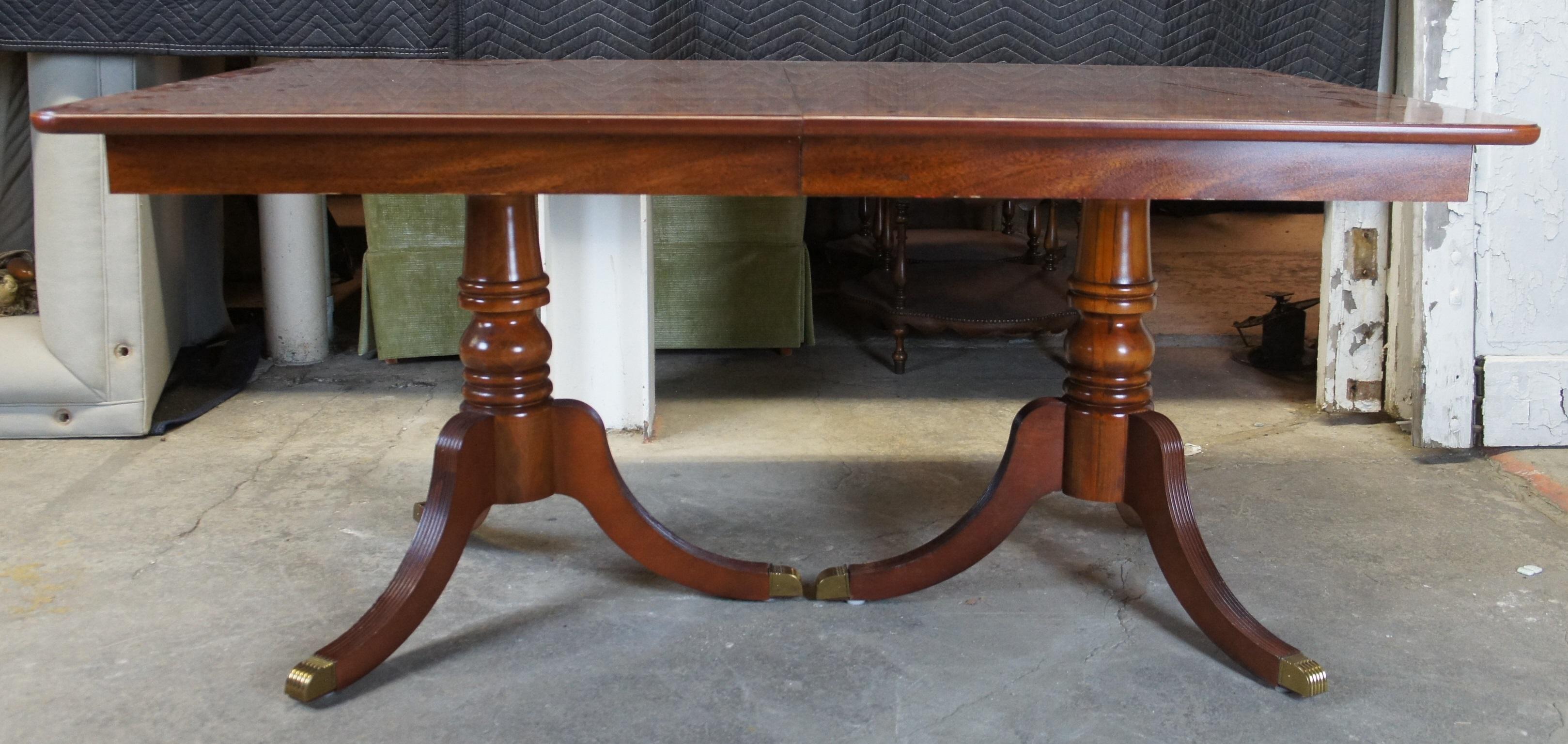 Broyhill Flame Mahogany Duncan Phyfe Chippendale Pedestal Dining Table 5265-40 3