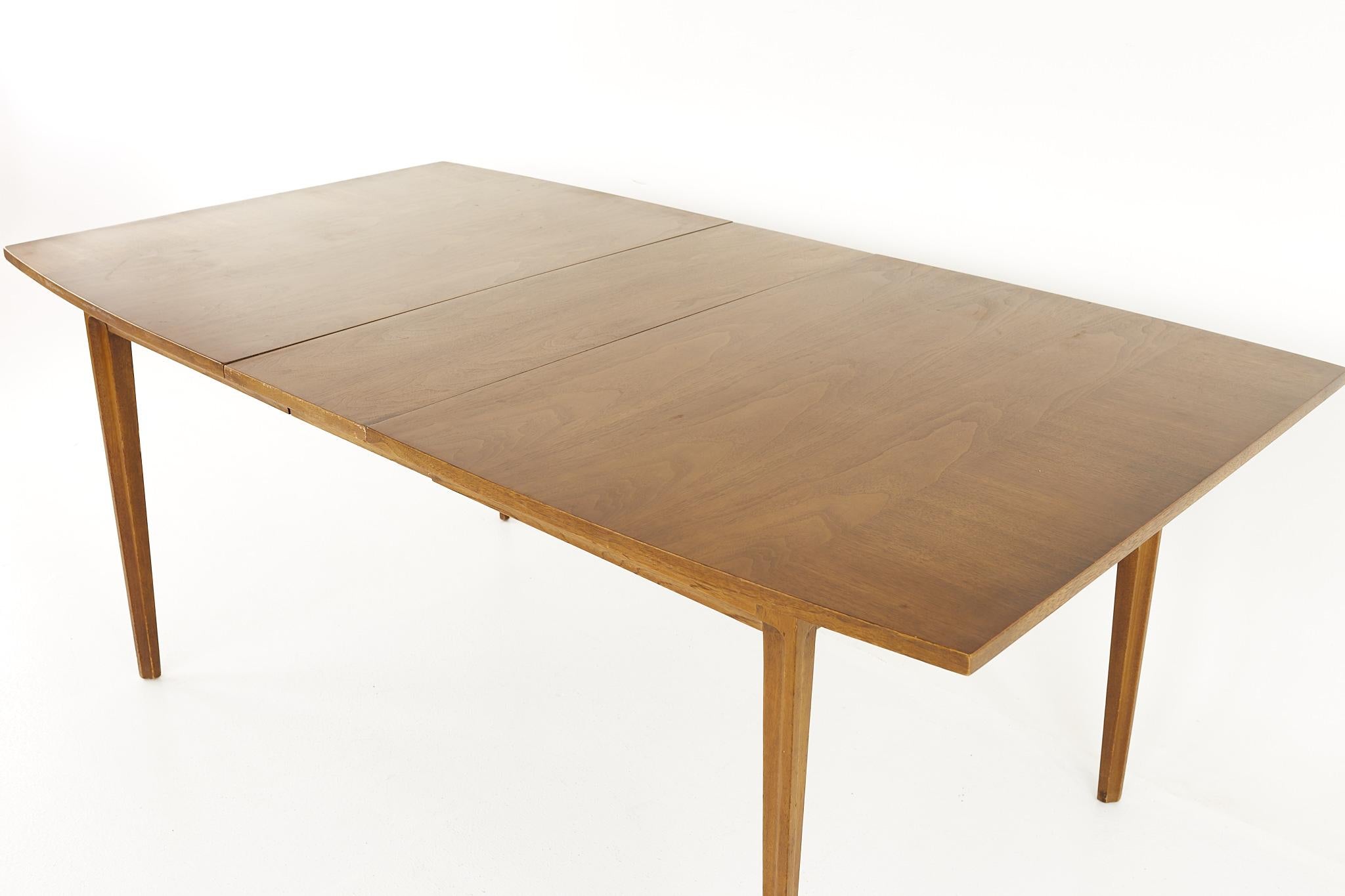 Broyhill Forward '70 Mid Century Walnut Dining Table with 1 Leaf For Sale 4