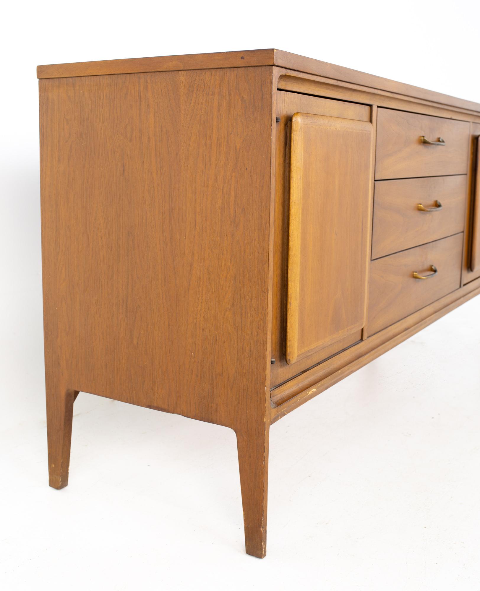 Broyhill Forward '70 Mid Century Walnut Sideboard Credenza Buffet and Hutch 5