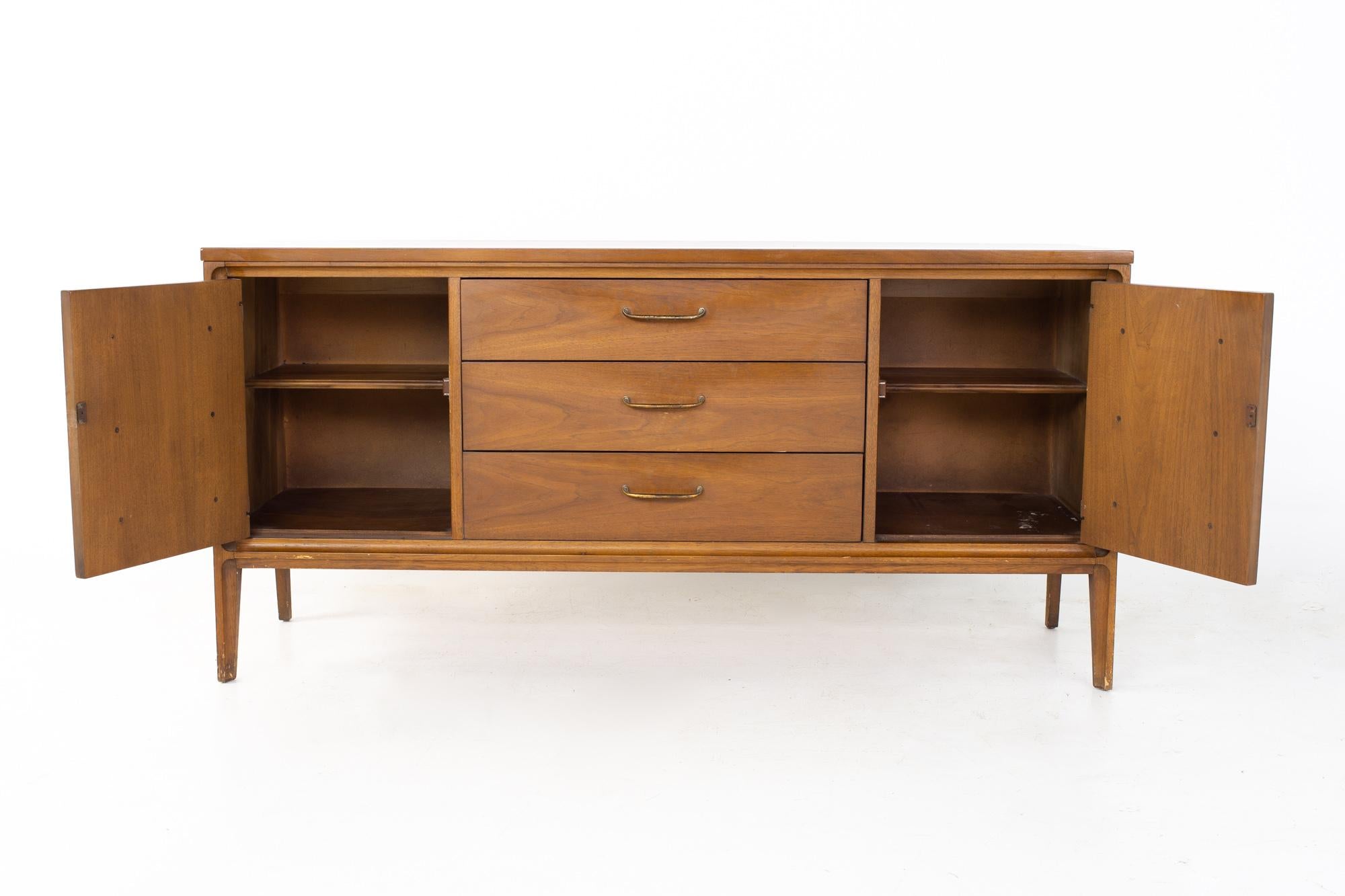 Broyhill Forward '70 Mid Century Walnut Sideboard Credenza Buffet and Hutch 7