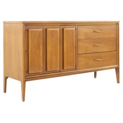 Broyhill Forward '70 Mid Century Walnut Sideboard Credenza