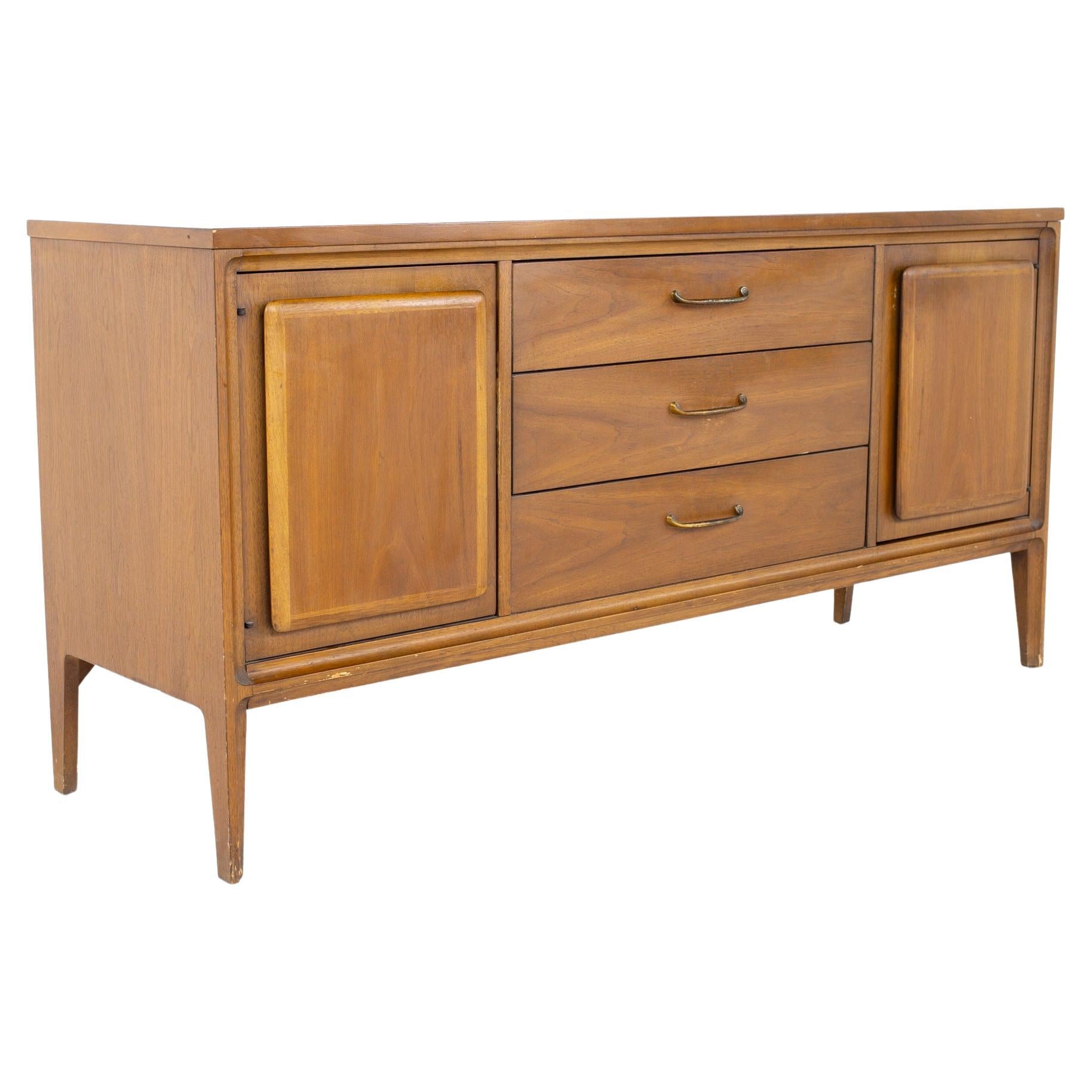 Broyhill Forward '70 Mid Century Walnut Sideboard Credenza Buffet and