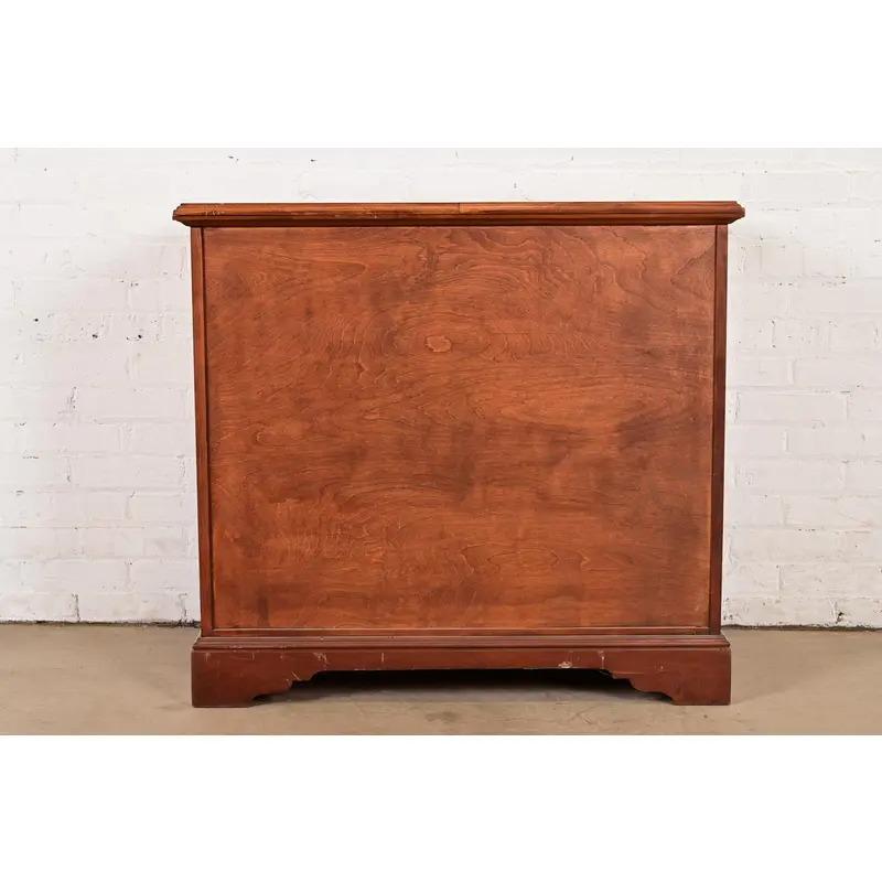 Broyhill Georgian Carved Cherry Wood Flip Top Bar Cabinet or Buffet Server For Sale 11