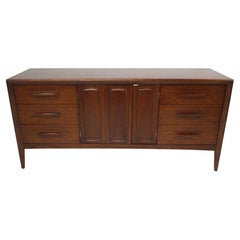 Credenza / Servidor Broyhill Modern Walnut - Colección Emphasis Premier