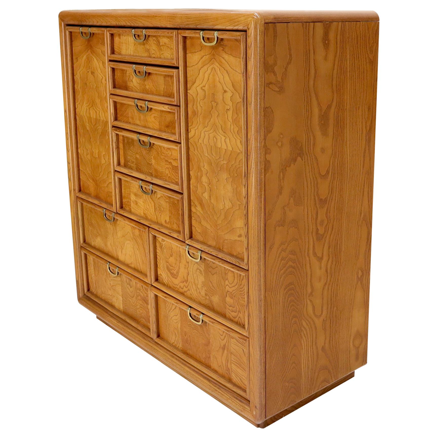 Broyhill Multidrawer Gentleman's Chest Dresser w/ Two Doors Compartments
