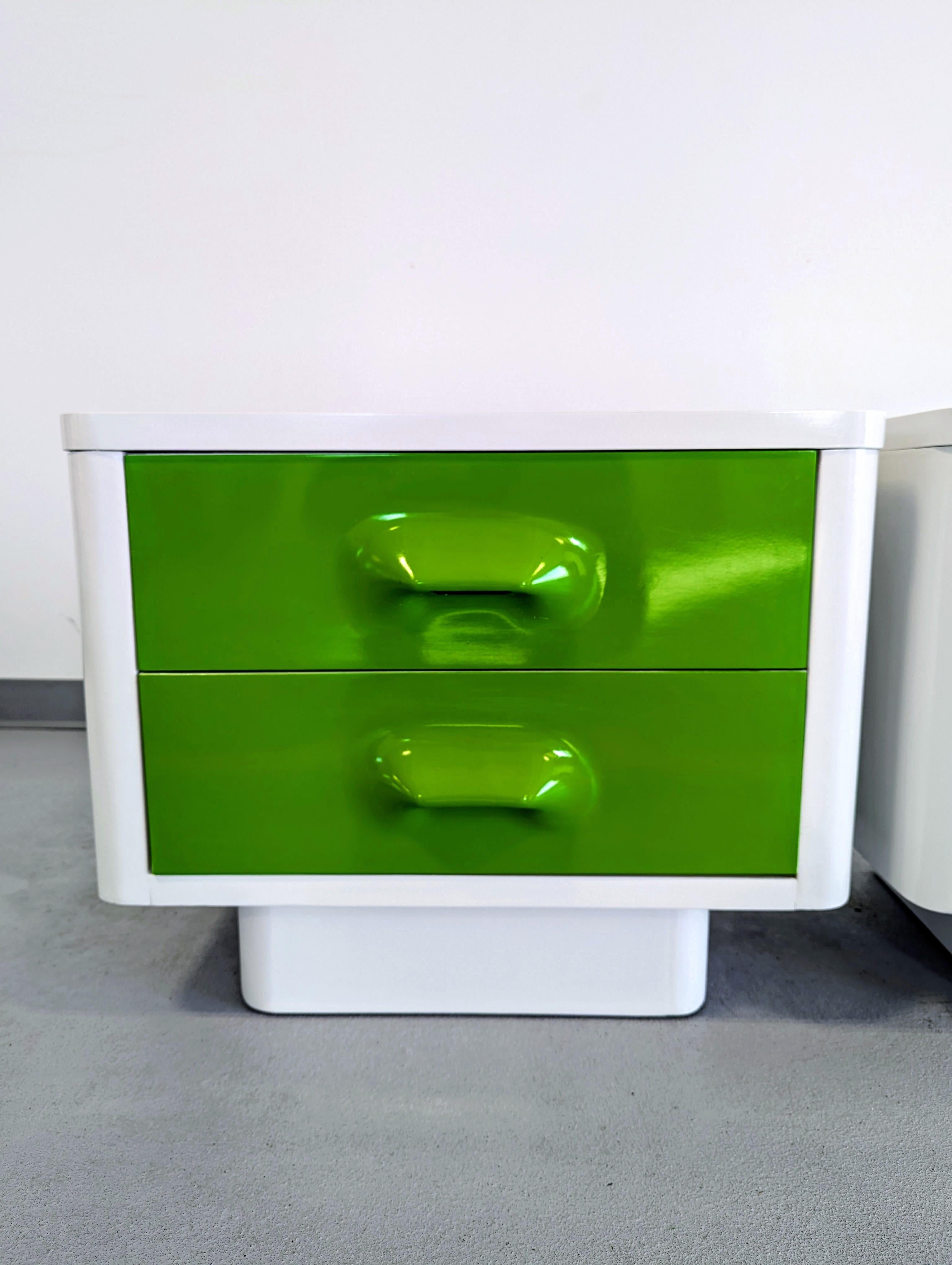 Broyhill Premier Chapter One Nightstands In Good Condition For Sale In Lynn, MA