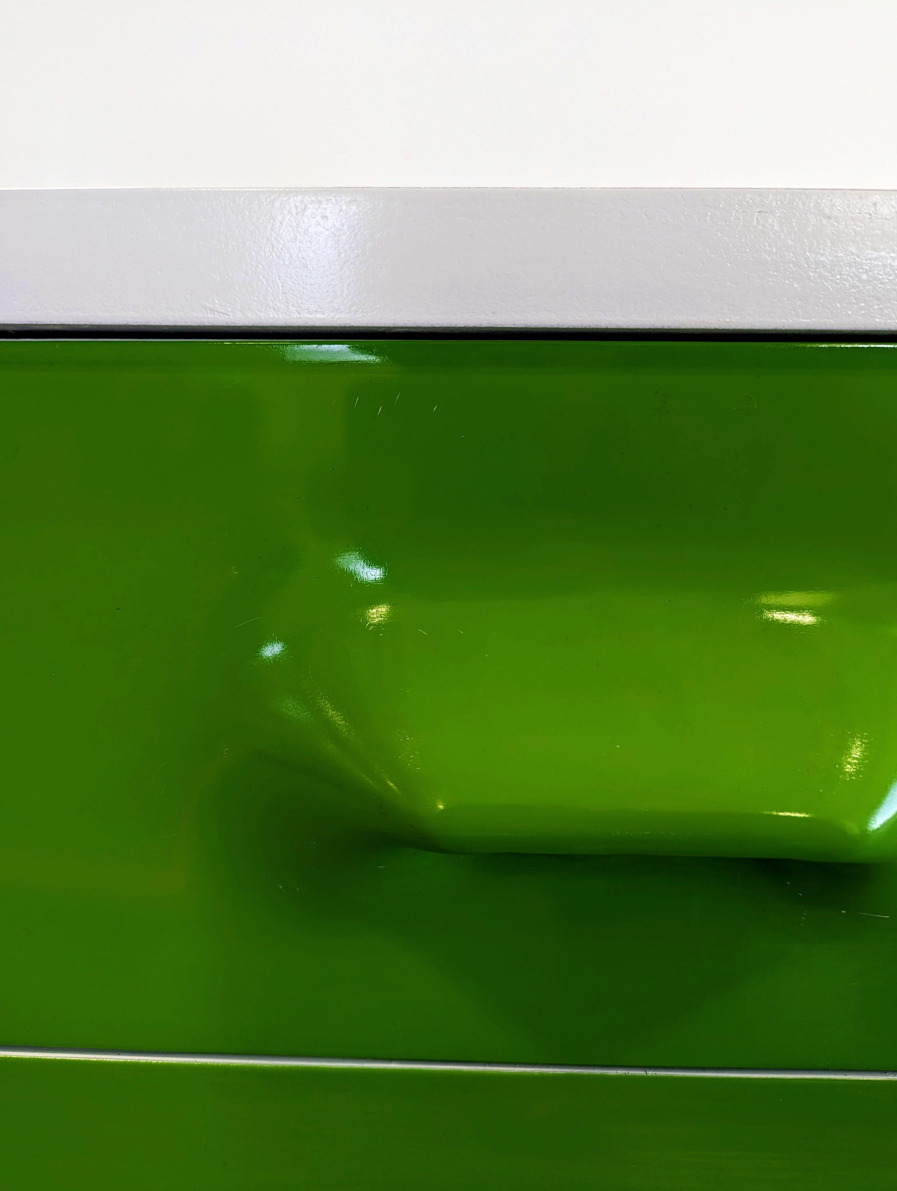 Plastic Broyhill Premier Chapter One Nightstands For Sale
