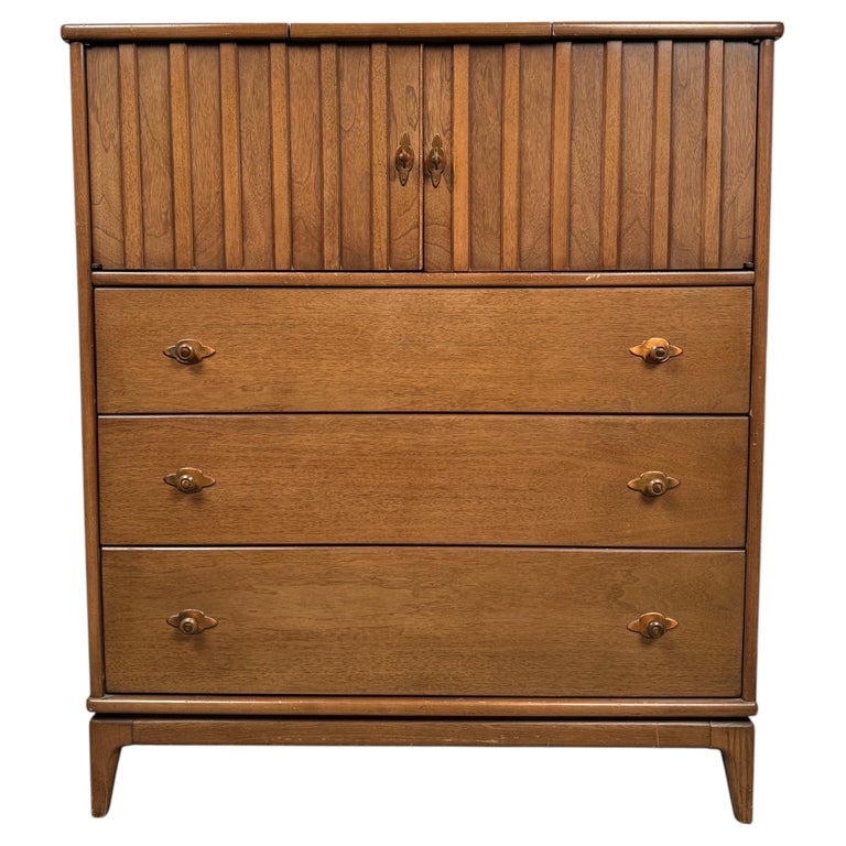 Broyhill Premier Division Mid-Century Highboy Dresser For Sale at 1stDibs