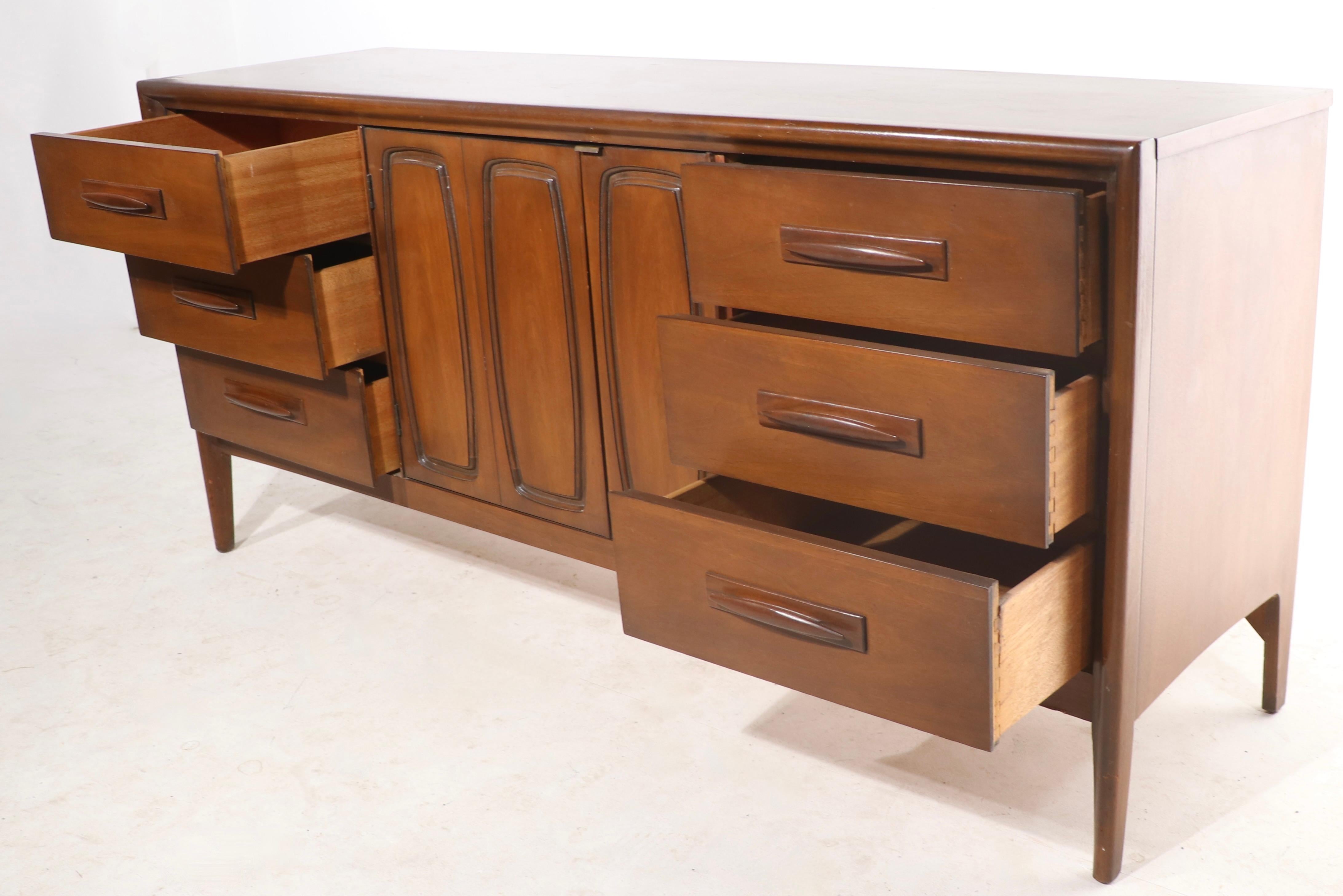 Broyhill Premier Emphasis Collection Mid Century Dresser For Sale 2