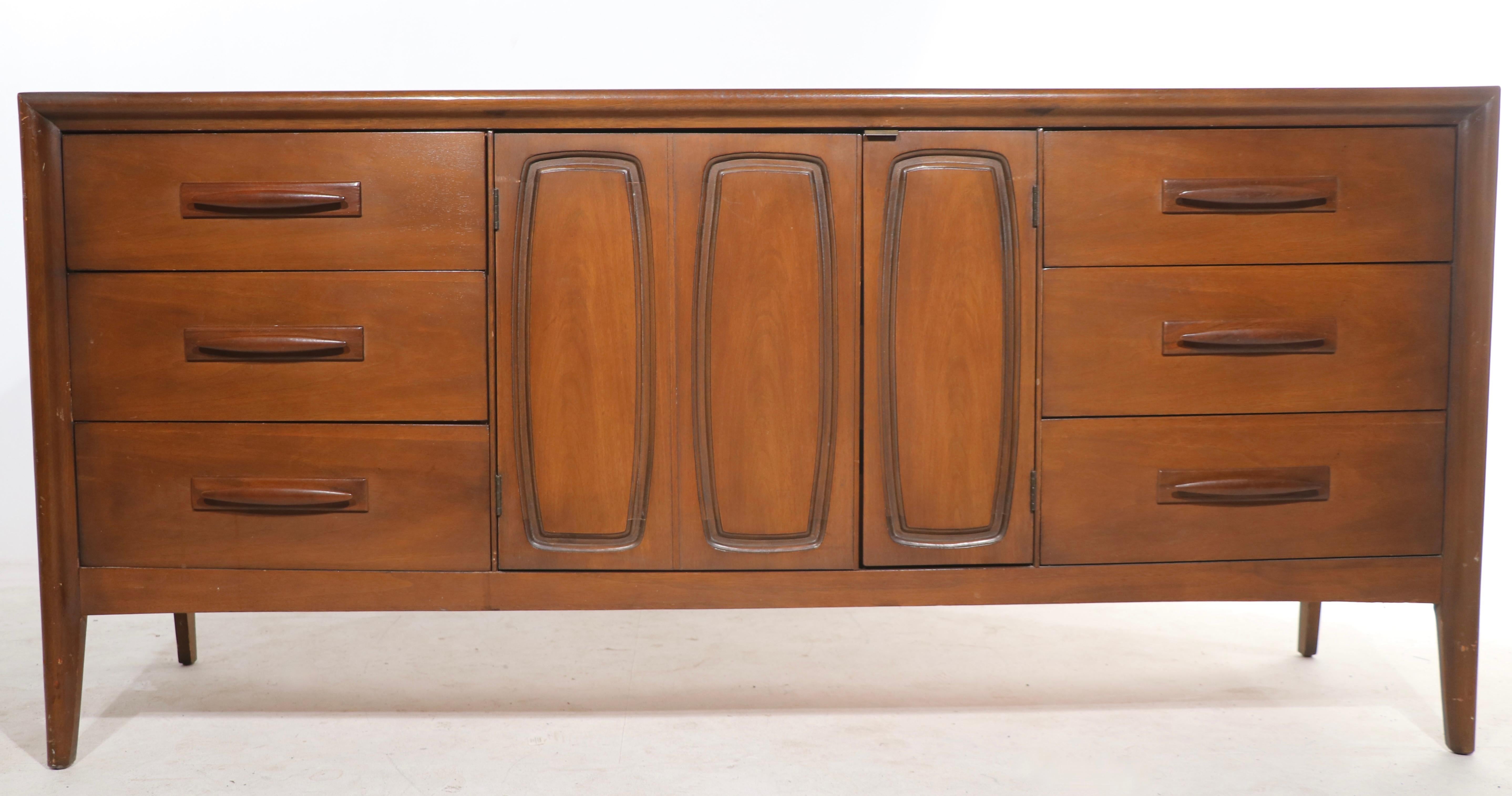 American Broyhill Premier Emphasis Collection Mid Century Dresser  For Sale