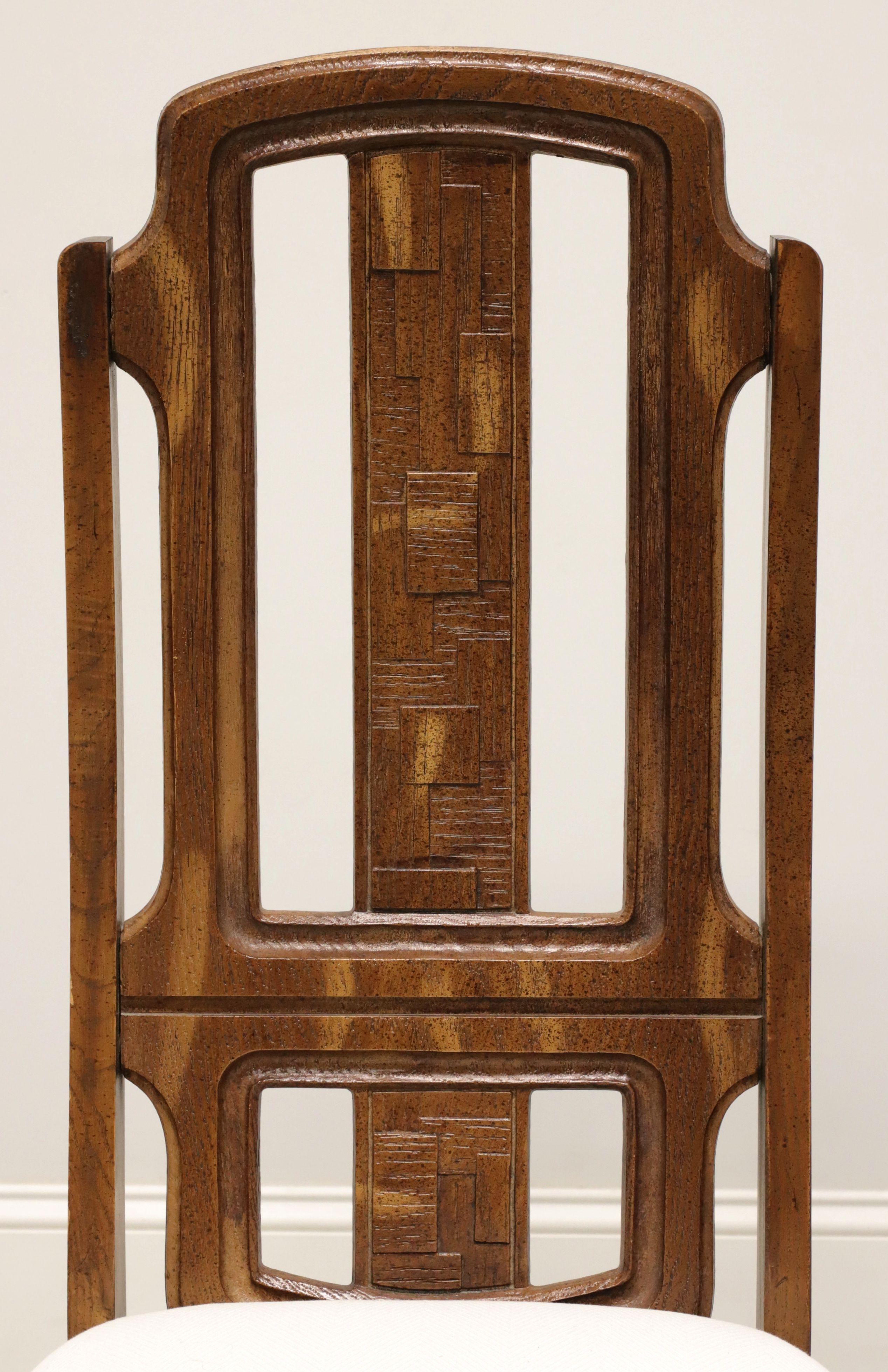 BROYHILL PREMIER Esszimmerstühle aus Eiche im brutalistischen Stil, Mitte des 20. Jahrhunderts, Paar im Angebot 1