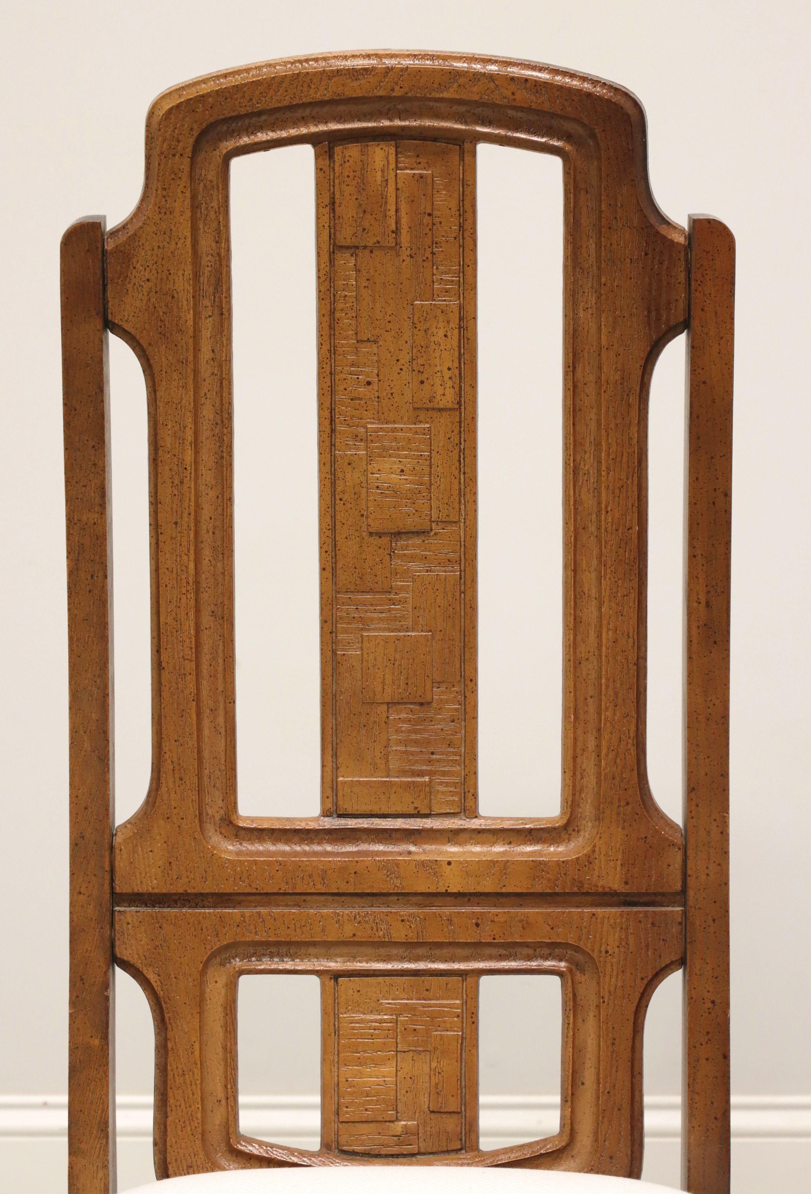 BROYHILL PREMIER Esszimmerstühle aus Eiche im brutalistischen Stil, Mitte des 20. Jahrhunderts, Paar B im Angebot 1