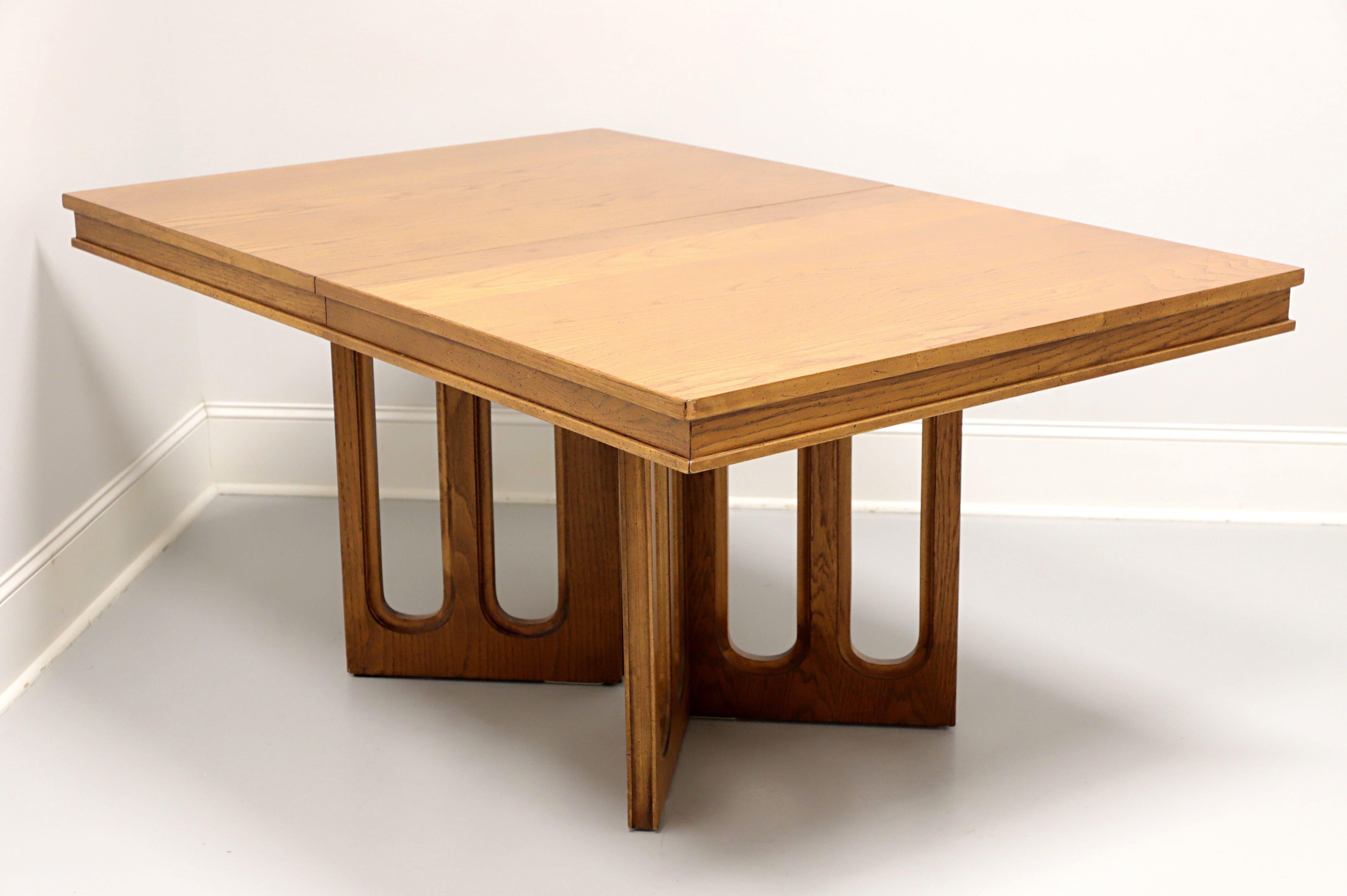 BROYHILL PREMIER Mid 20th Century Oak Brutalist Style Dining Table For Sale 3